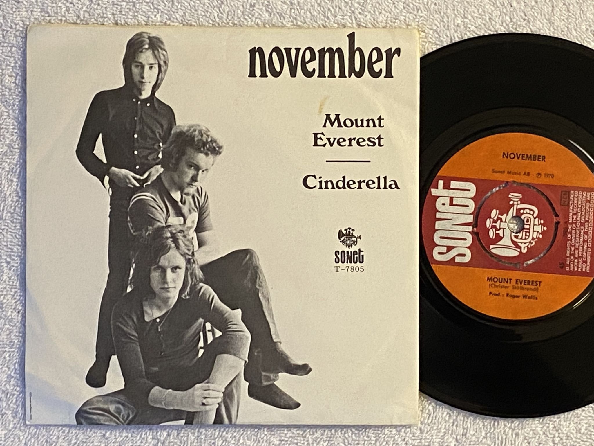 Omslagsbild för skivan NOVEMBER Mount Everest 7" -70 Swe SONET T-7805