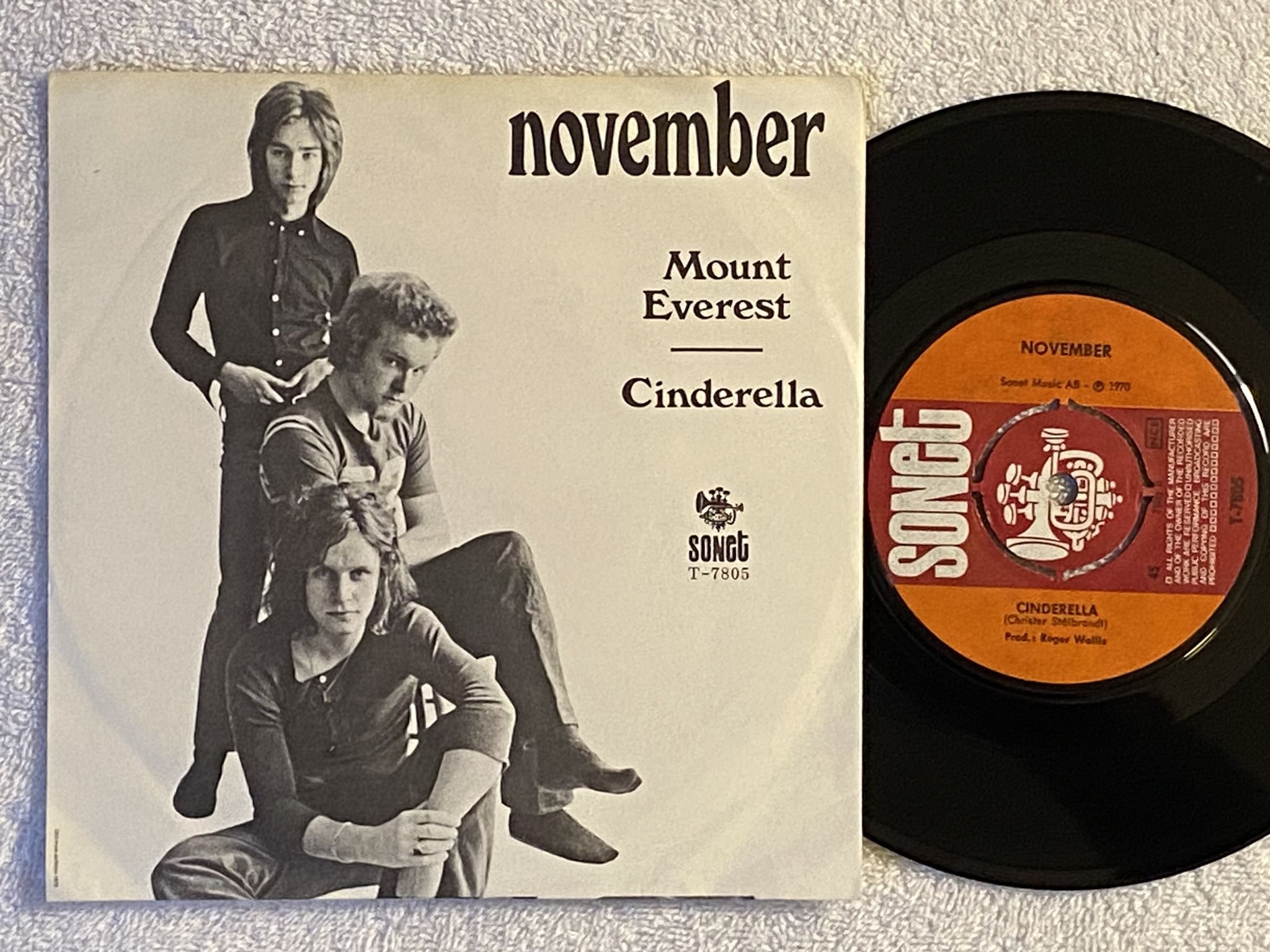 Omslagsbild för skivan NOVEMBER Mount Everest 7" -70 Swe SONET T-7805