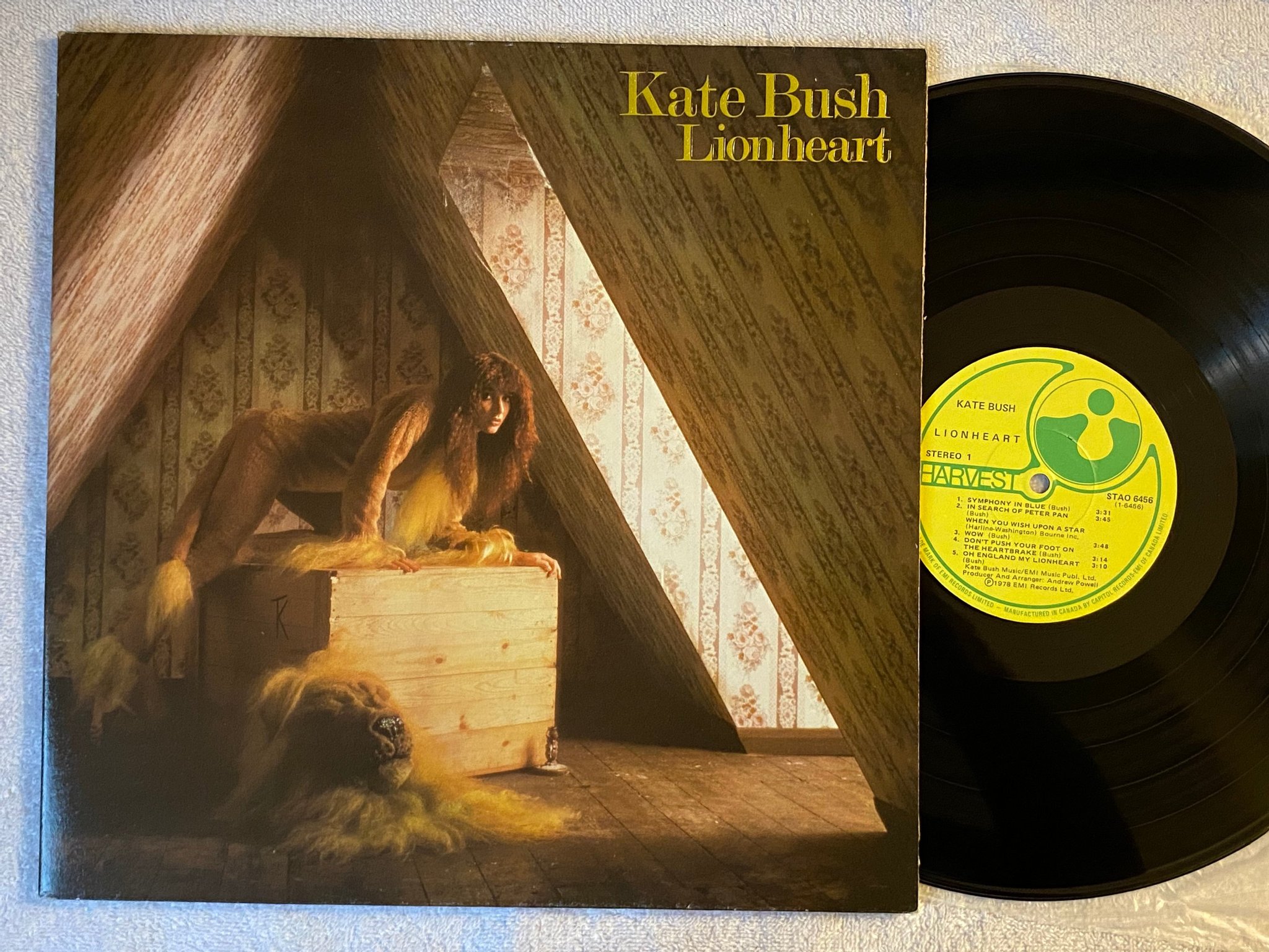 Omslagsbild för skivan KATE BUSH lionheart LP -78 Can HARVEST STAO 6456