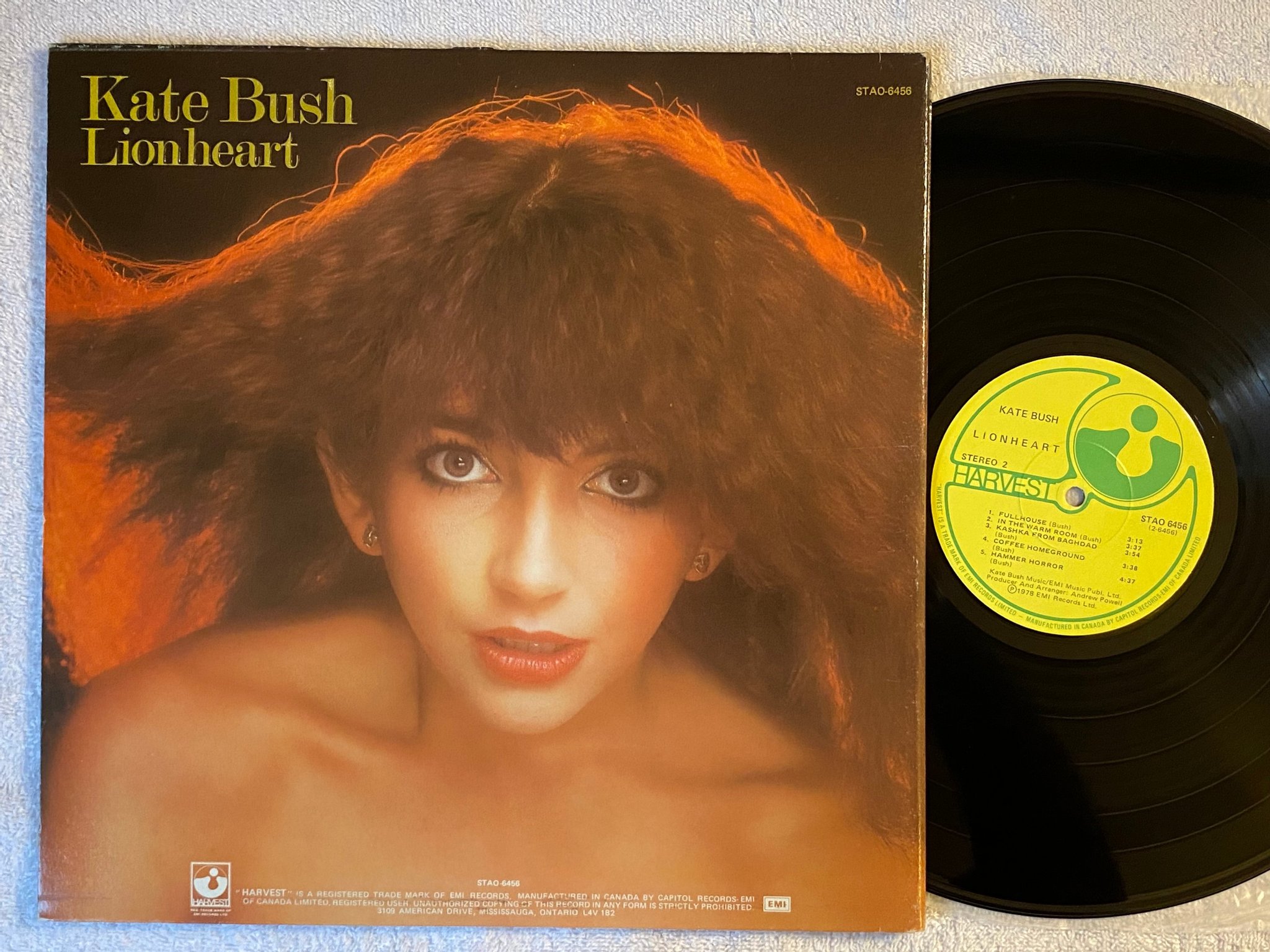 Omslagsbild för skivan KATE BUSH lionheart LP -78 Can HARVEST STAO 6456