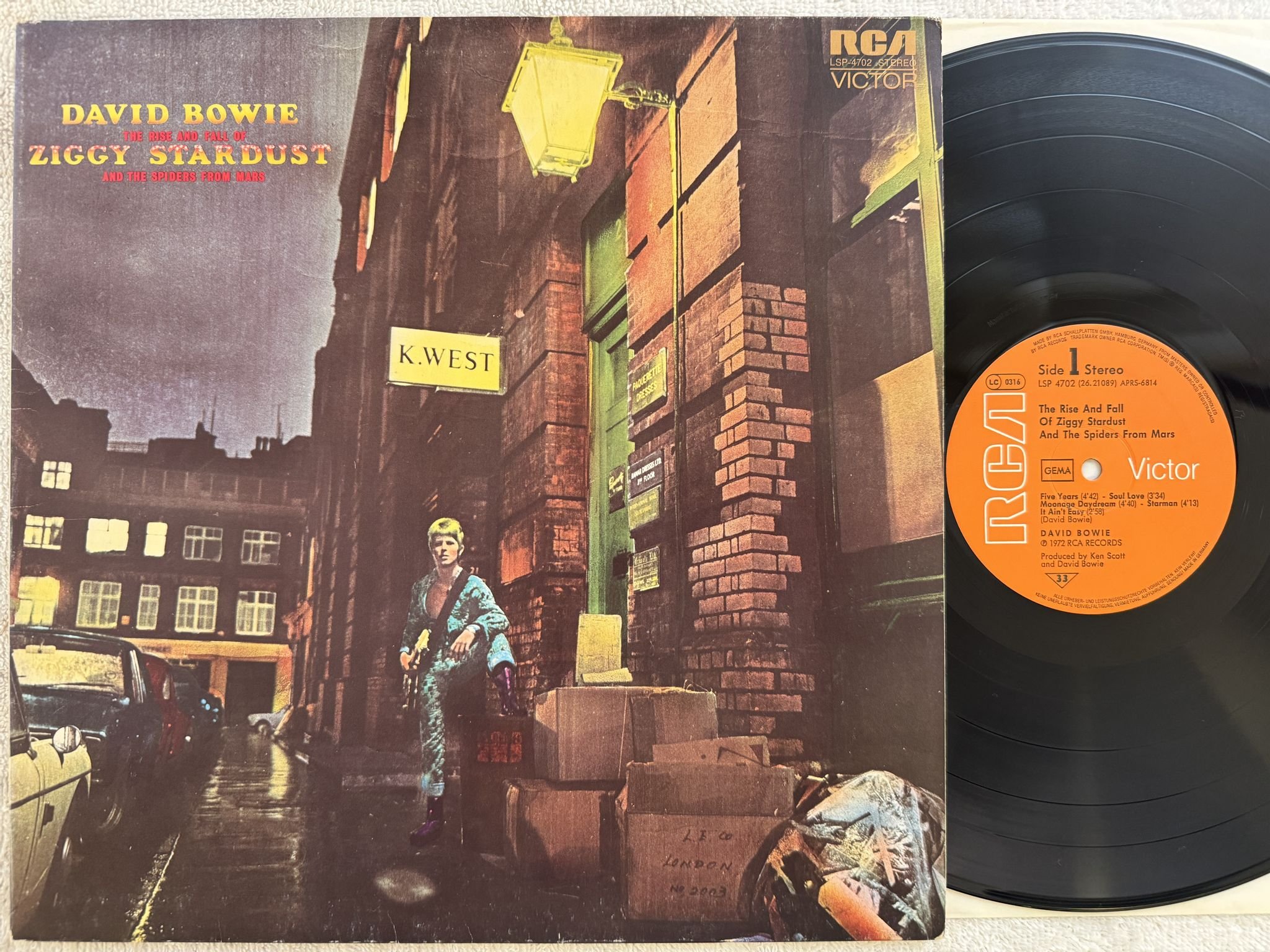 Omslagsbild för skivan DAVID BOWIE the rise and fall of Ziggy ... LP Ger RCA LSP 4702