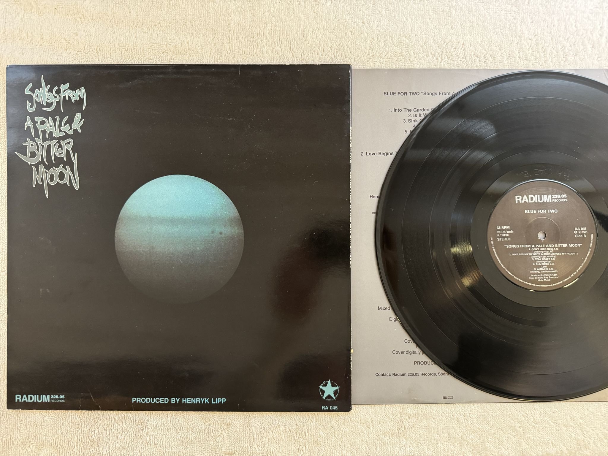 Omslagsbild för skivan BLUE FOR TWO Songs From A Pale & Bitter Moon LP -88 Swe Radium 226.05 RA 045