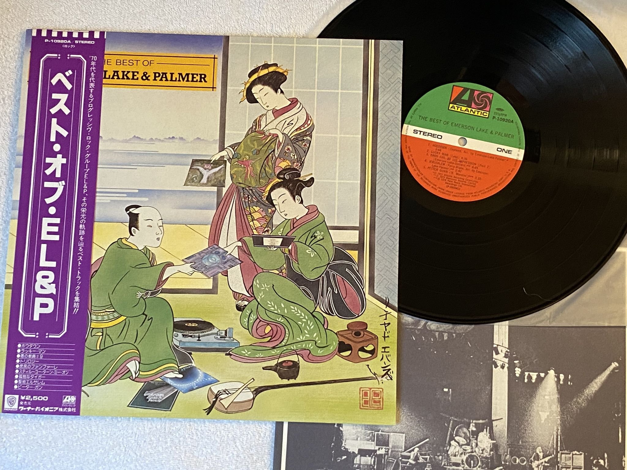 Omslagsbild för skivan EMERSON LAKE & PALMER The Best Of LP -80 Japan ATLANTIC P-10920A
