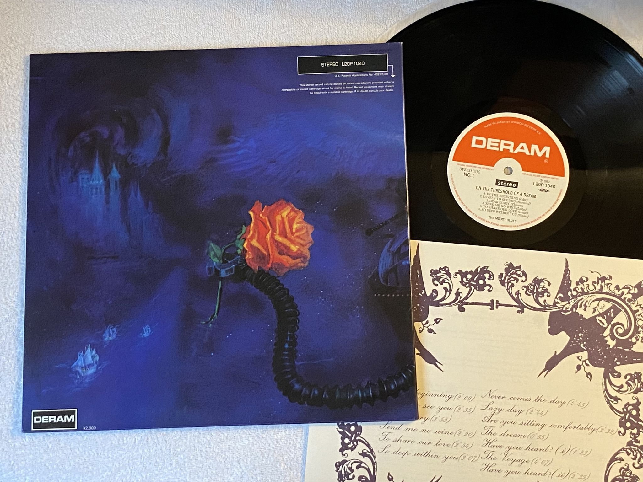 Omslagsbild för skivan MOODY BLUES On The Threshold Of A Dream LP -82 Japan LONDON L20P 1040