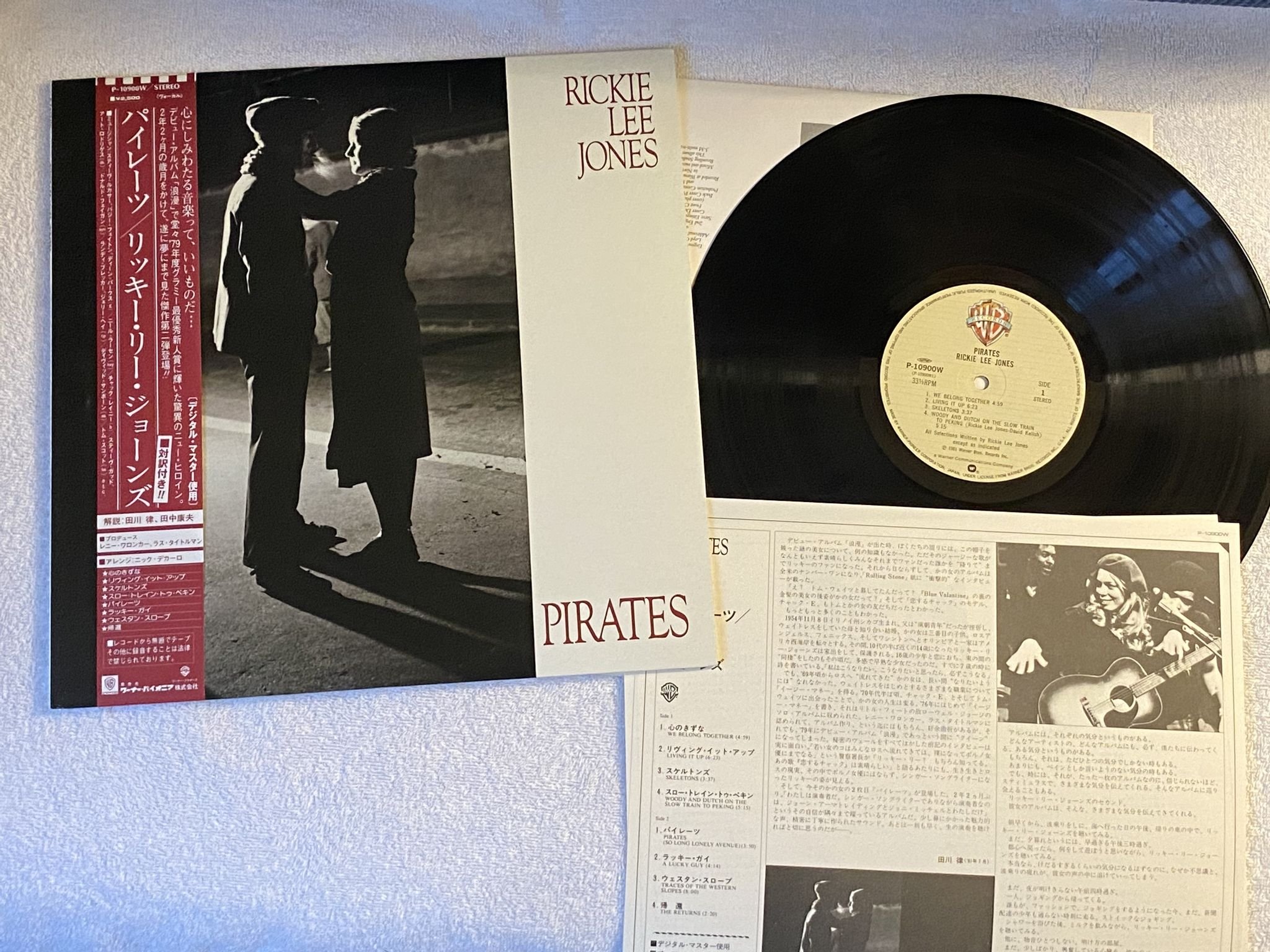 Omslagsbild för skivan RICKIE LEE JONES pirates LP -81 Japan WARNER BROS P-10900W