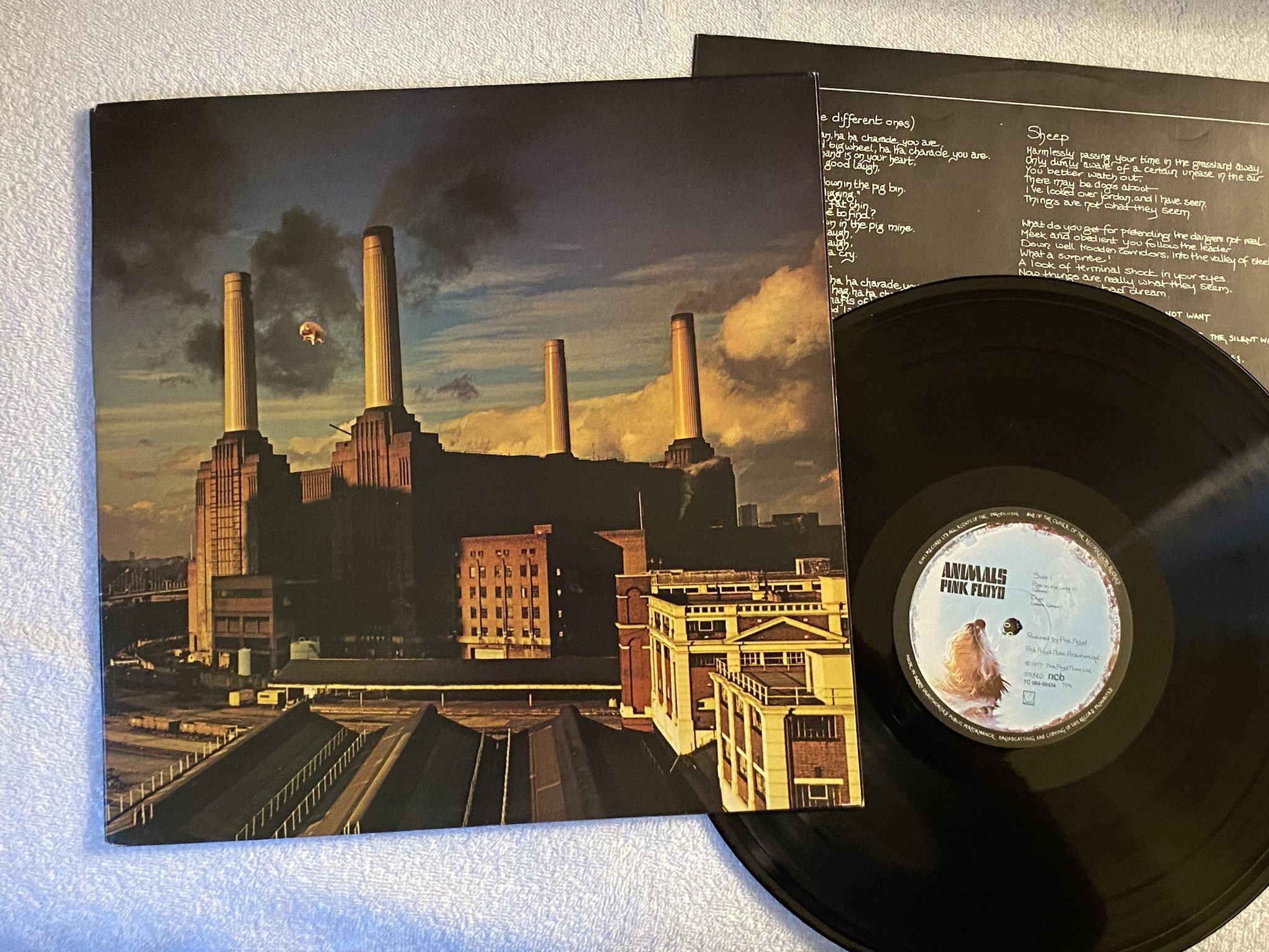Omslagsbild för skivan PINK FLOYD animals LP ncb HARVEST 7C 064-98434