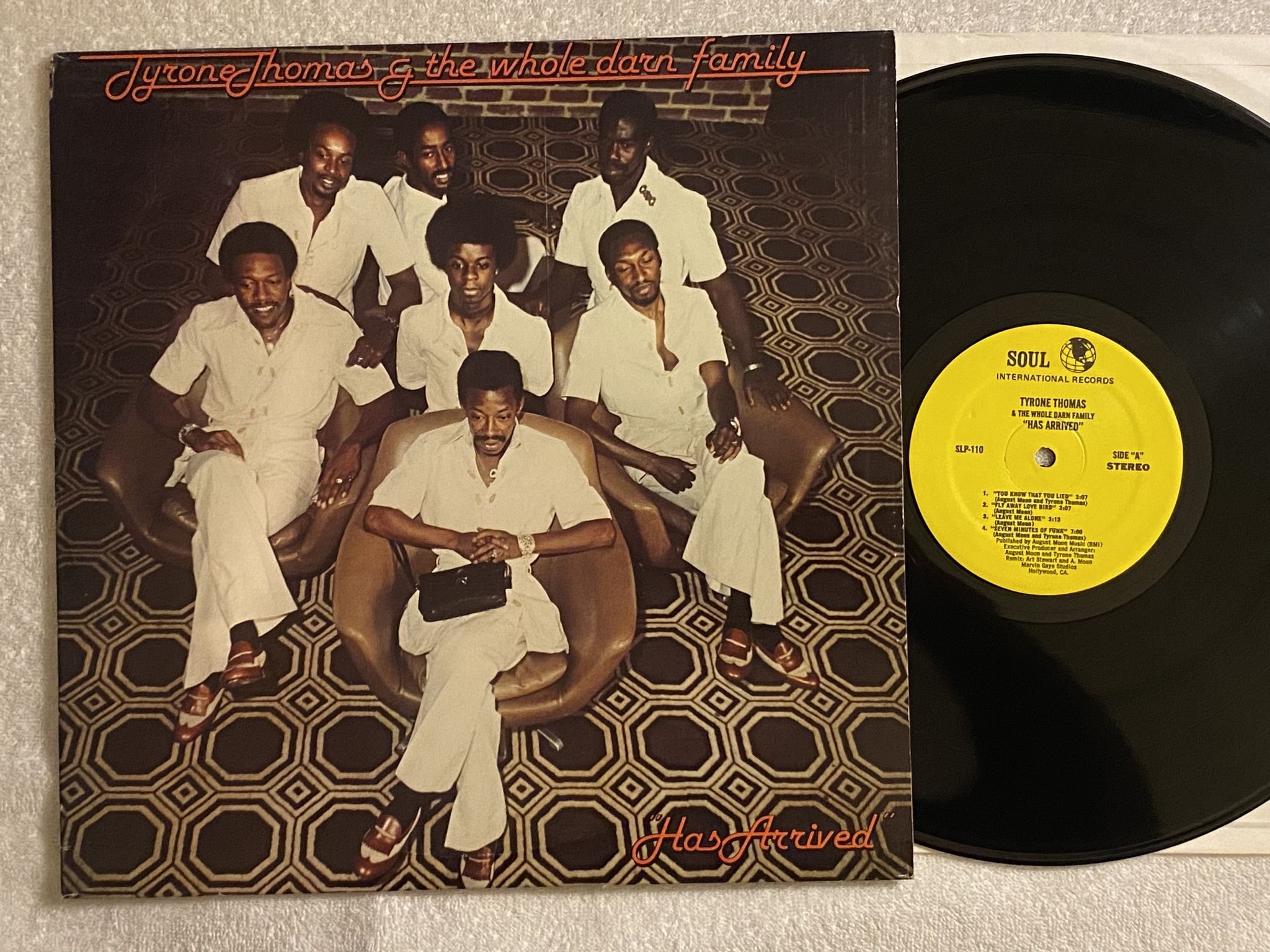 Omslagsbild för skivan TYRONE THOMAS & THE WHOLE DARN FAMILY has arrived LP -76 US ** 7 min of funk **