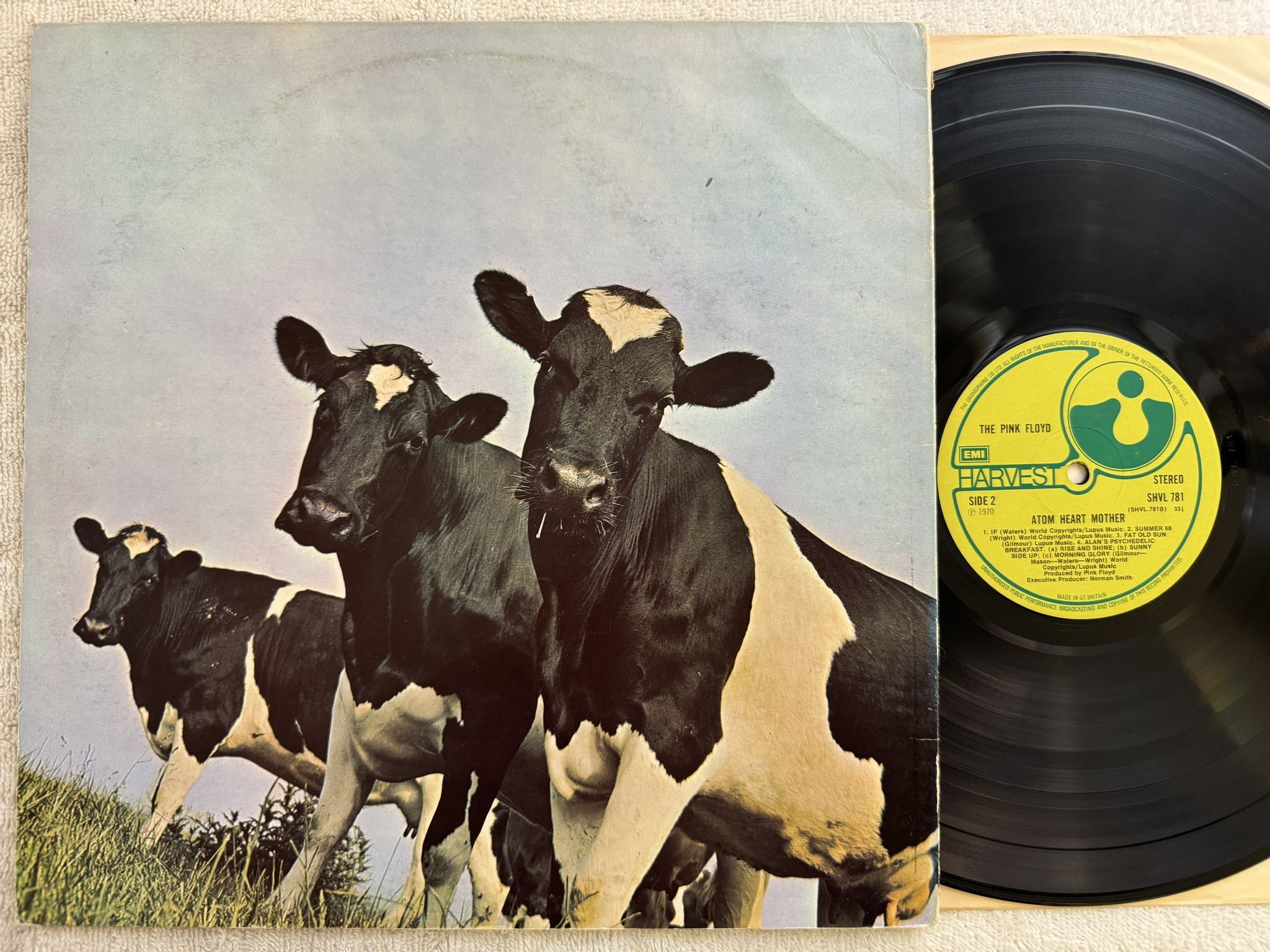 Omslagsbild för skivan PINK FLOYD atom heart mother LP -70 UK HARVEST SHVL 781