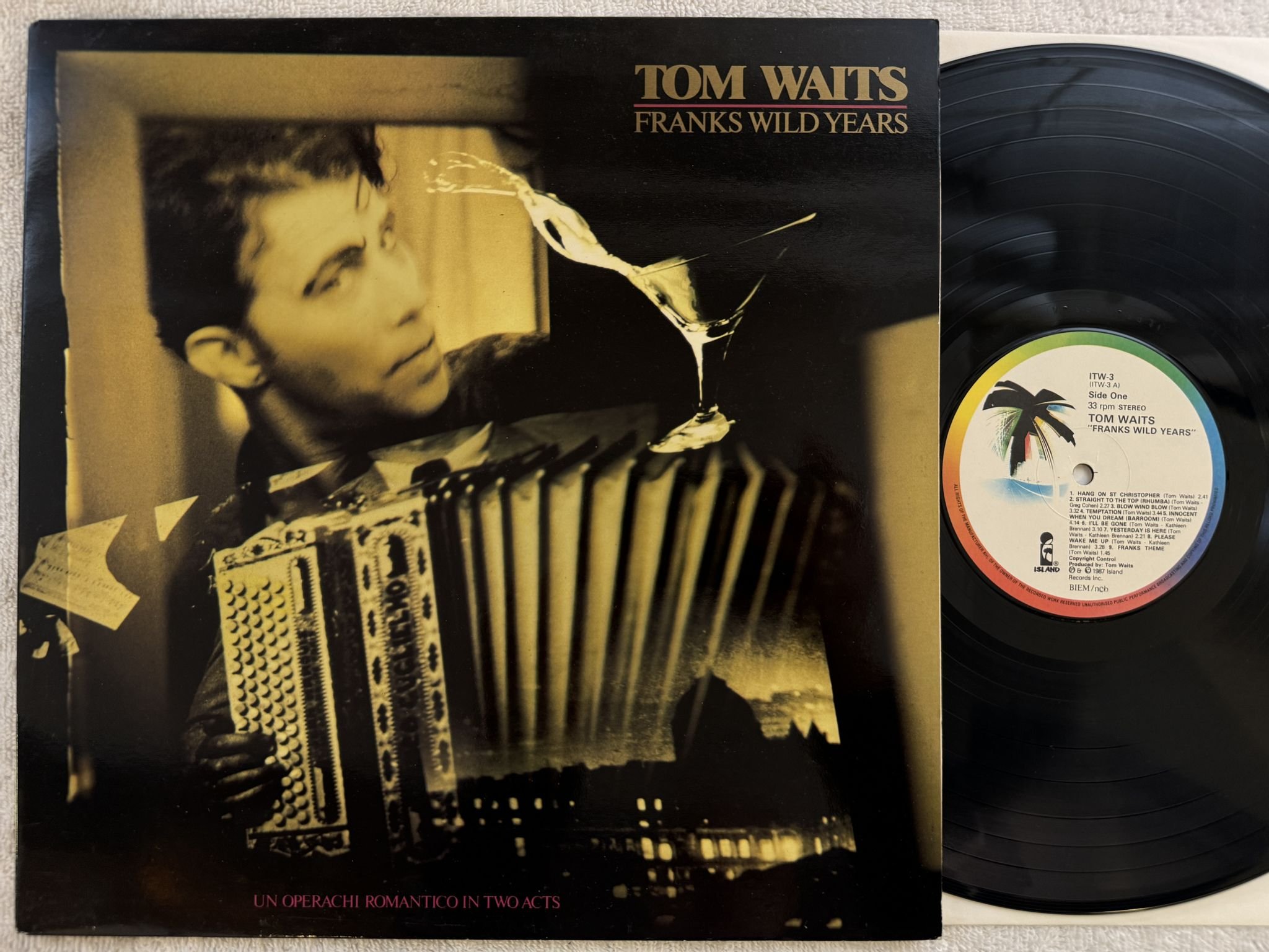 Omslagsbild för skivan TOM WAITS Franks wild years LP -87 ncb ISLAND ITW-3
