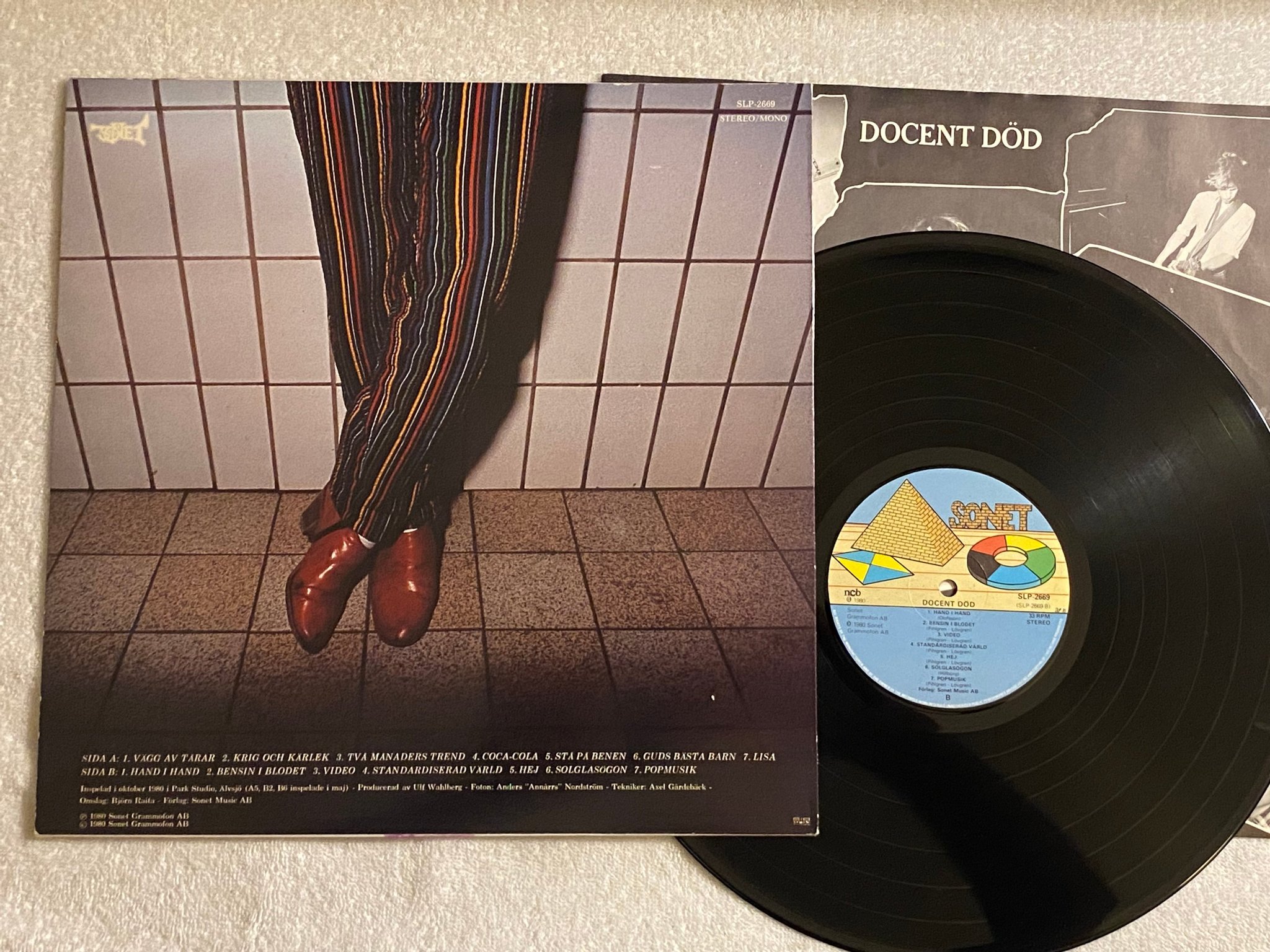 Omslagsbild för skivan DOCENT DÖD s/t LP -80 Swe SONET SLP 2669