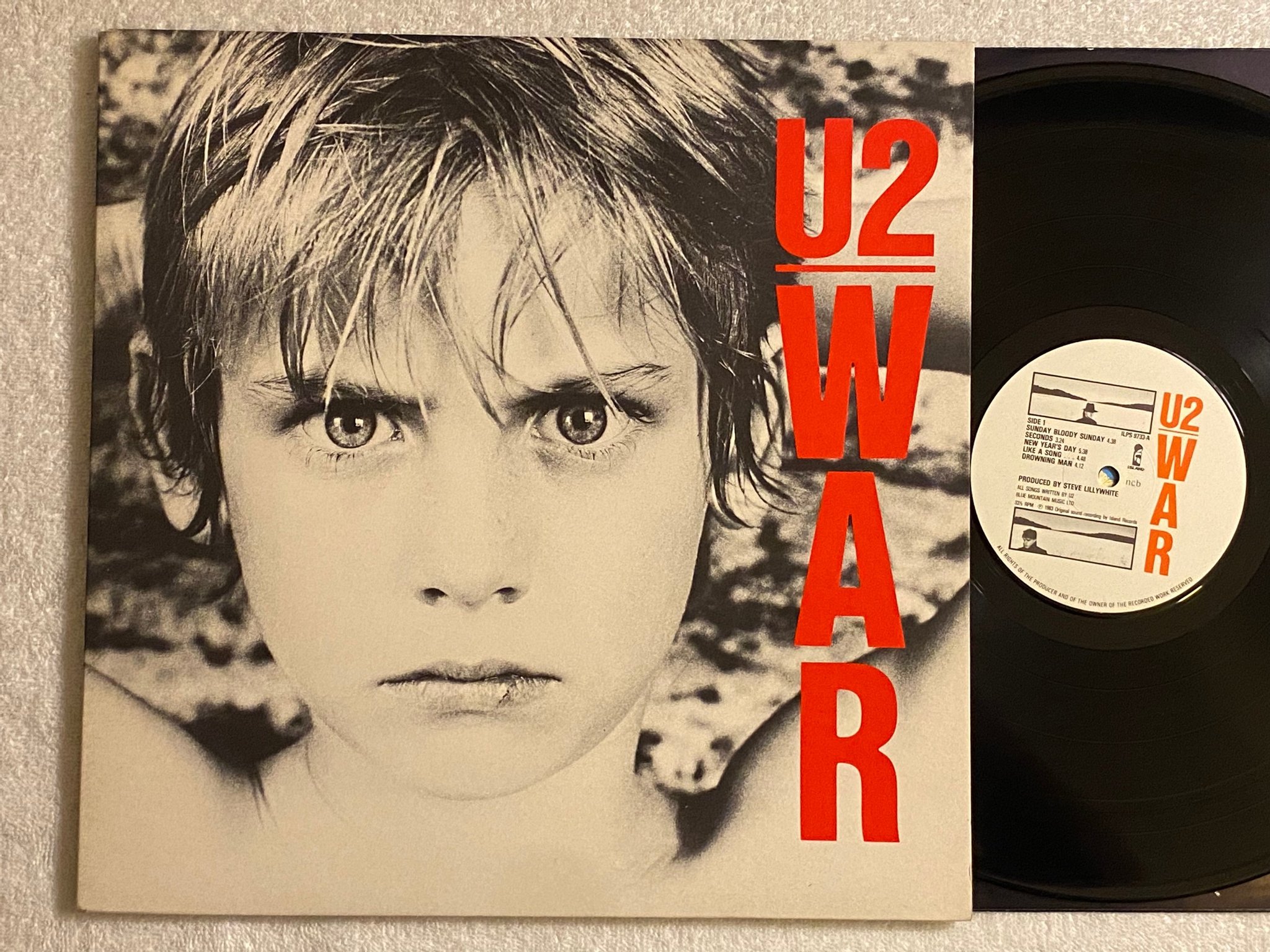 Omslagsbild för skivan U2 war LP -83 ncb ISLAND ILPS 9733