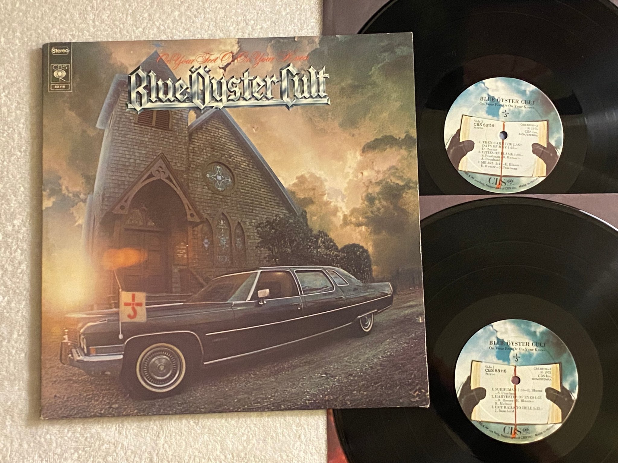 Omslagsbild för skivan BLUE ÖYSTER CULT On Your Feet Or On Your Knees 2xLP -75 CBS 88116