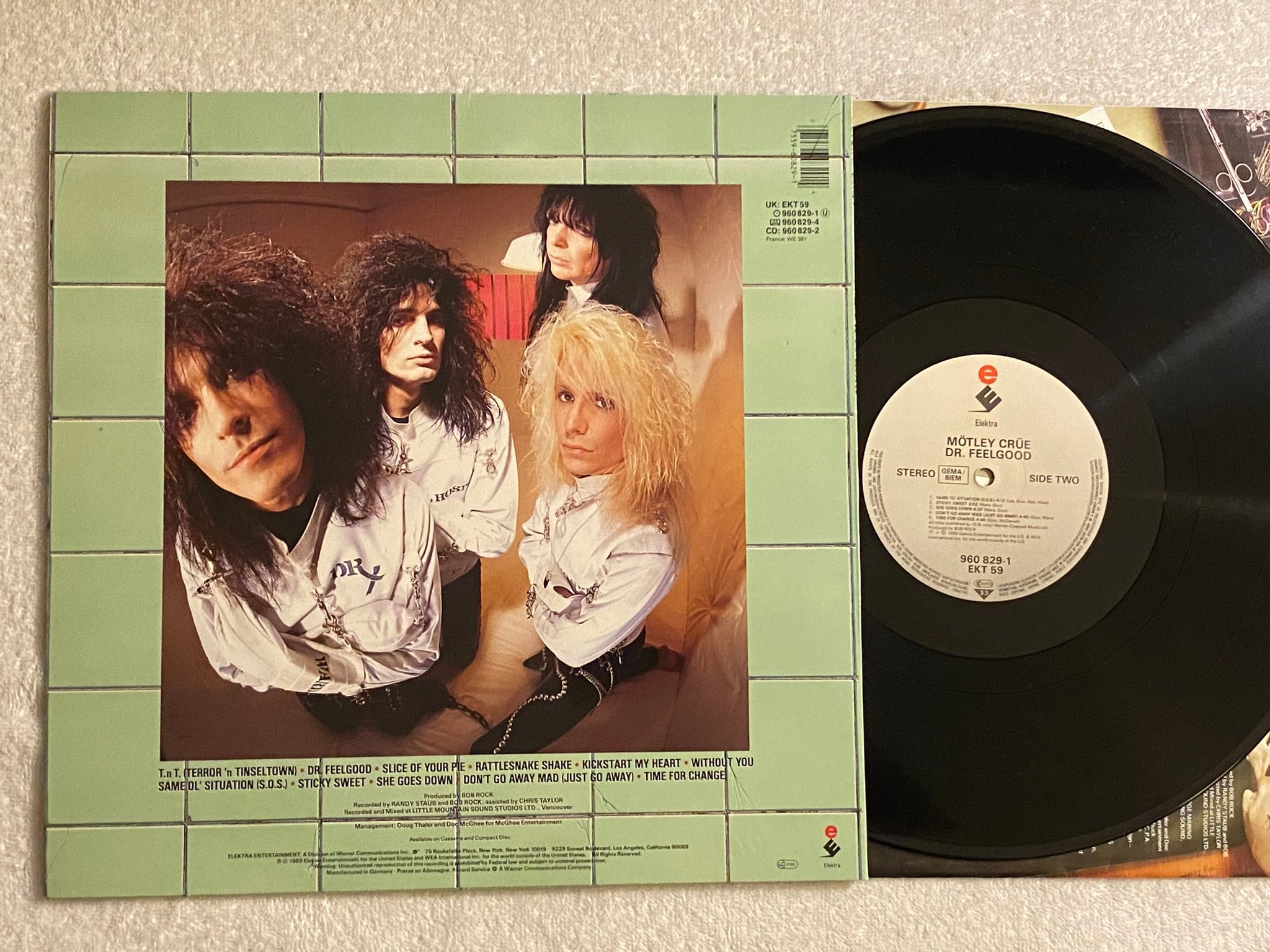 Omslagsbild för skivan MÖTLEY CRÜE Dr. Feelgood LP -89 Ger ELEKTRA 960829-1