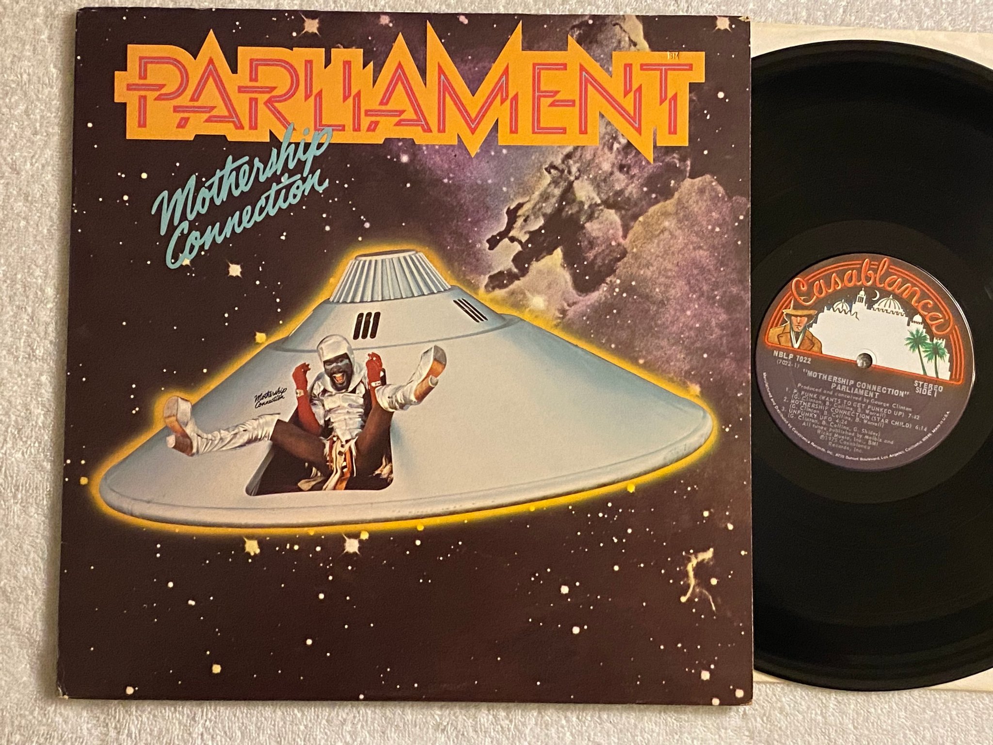 Omslagsbild för skivan PARLIAMENT mothership connection LP 75 US CASABLANCA NBLP 7022 ** MASTERPIECE **