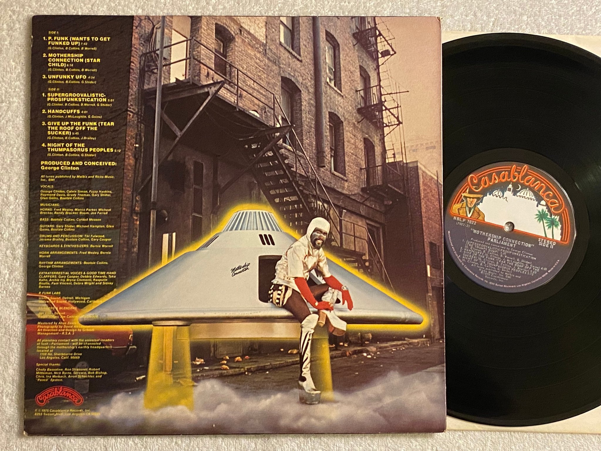 Omslagsbild för skivan PARLIAMENT mothership connection LP 75 US CASABLANCA NBLP 7022 ** MASTERPIECE **