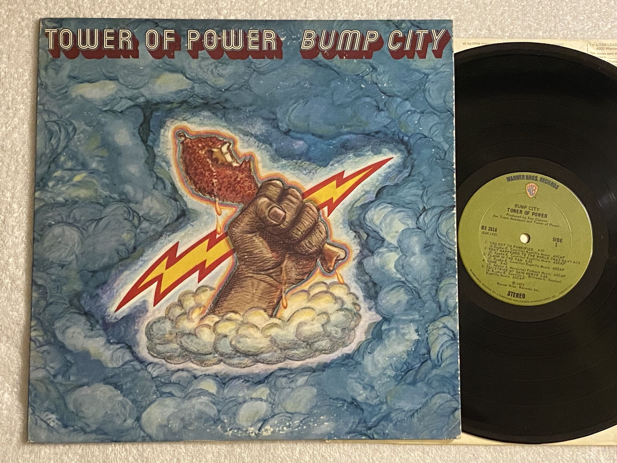 Omslagsbild för skivan TOWER OF POWER bump city LP -72 US WARNER BROS BS 2616