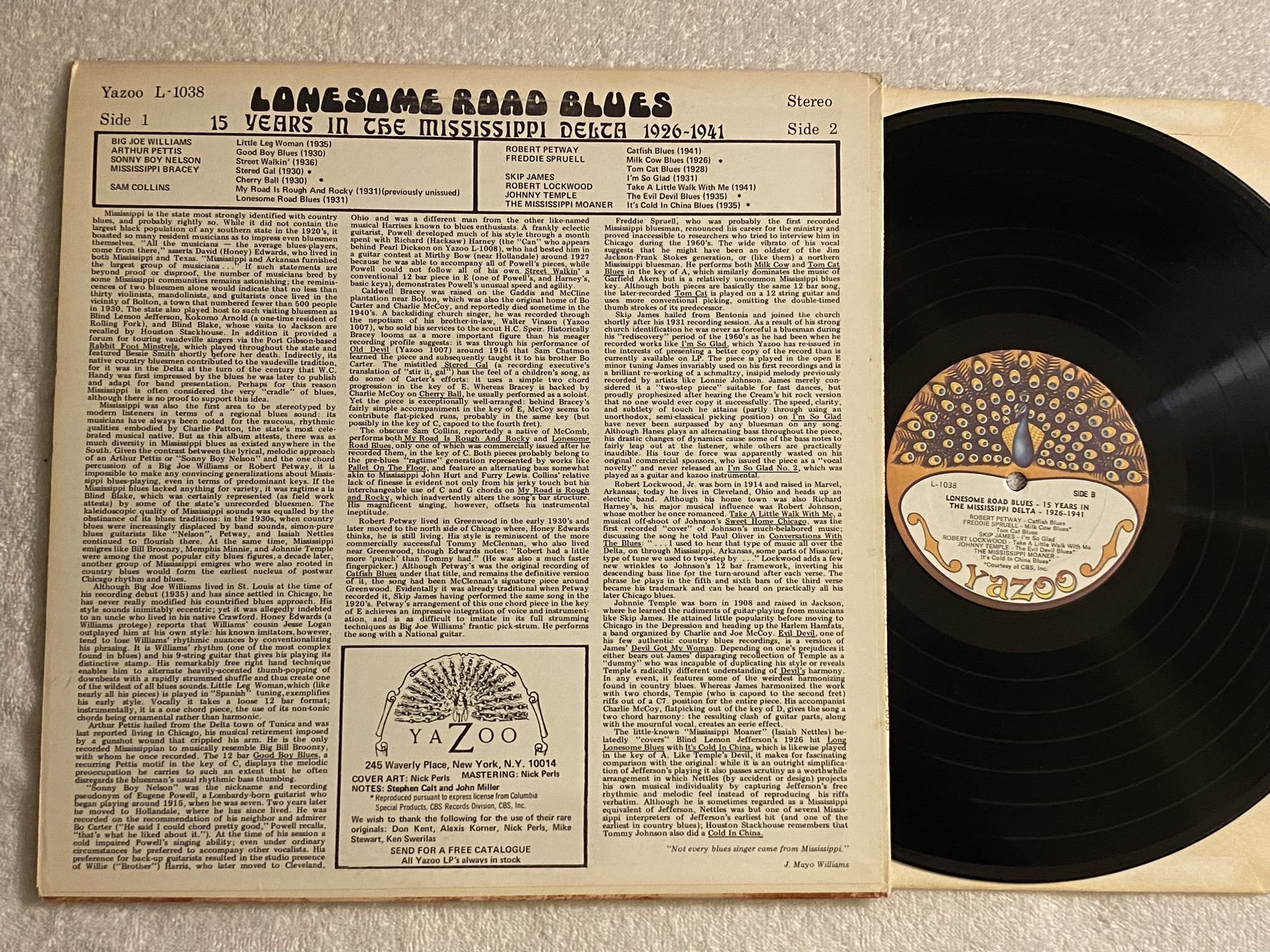 Omslagsbild för skivan V/A lonesome road blues -15 years in Mississippi delta 1926-1941 LP YAZOO L-1038