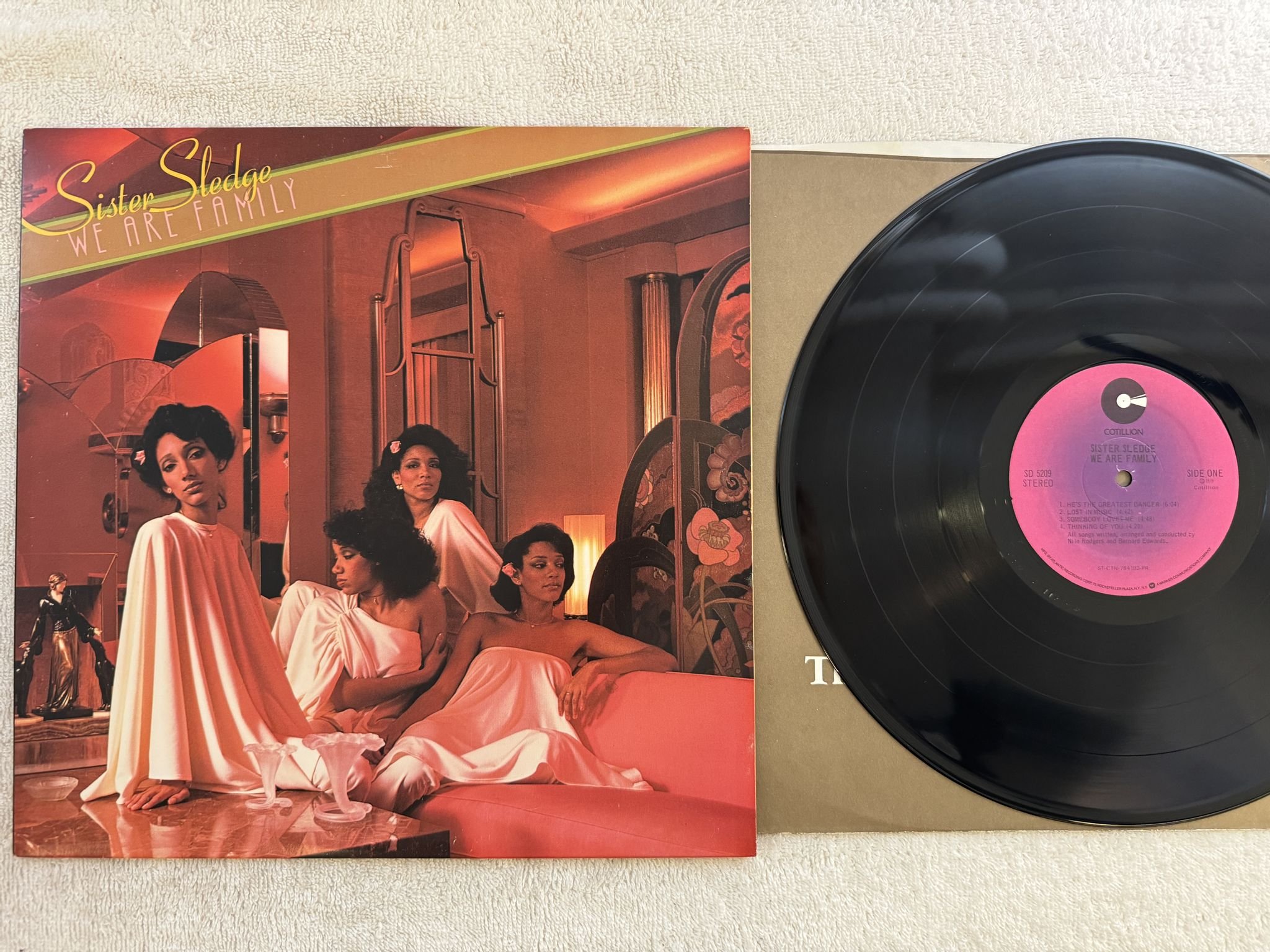 Omslagsbild för skivan SISTER SLEDGE we are family LP -79 US COTILLION SD 5209 *** disco classic ***