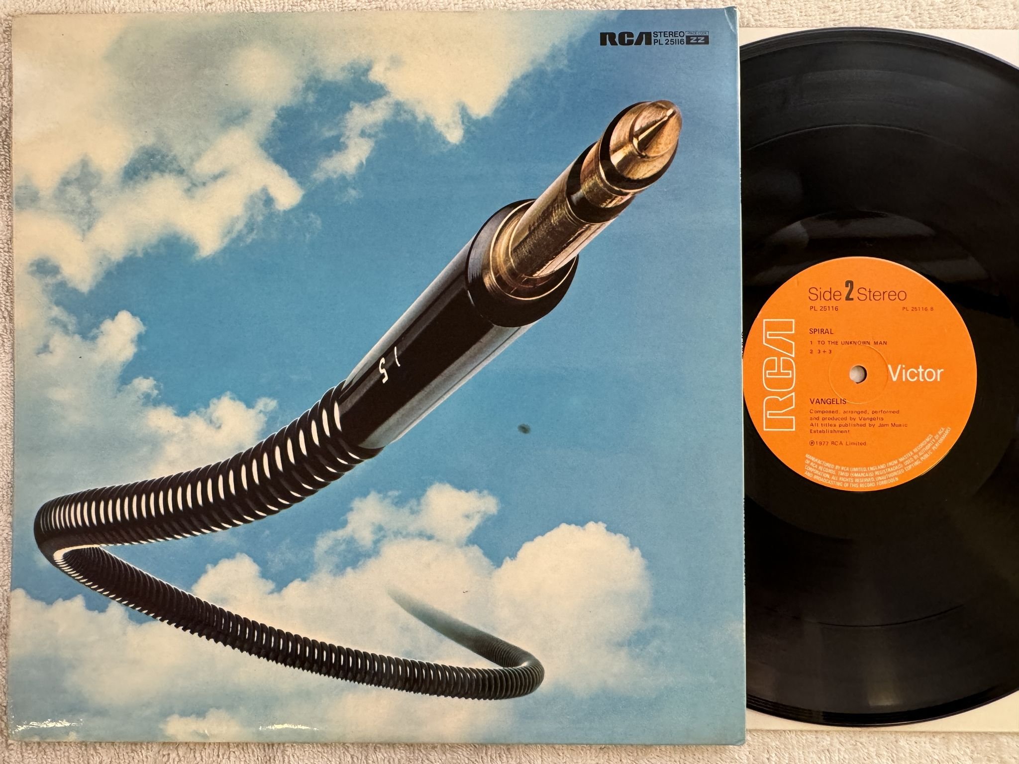 Omslagsbild för skivan VANGELIS spiral LP -77 UK RCA PL 25116