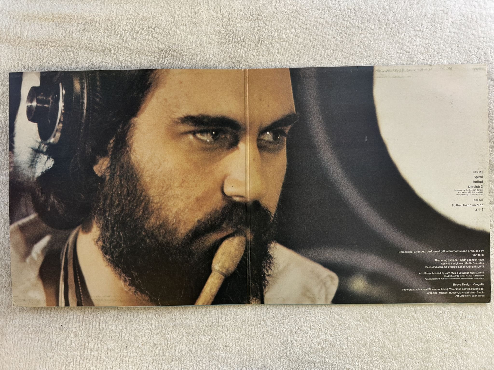 Omslagsbild för skivan VANGELIS spiral LP -77 UK RCA PL 25116
