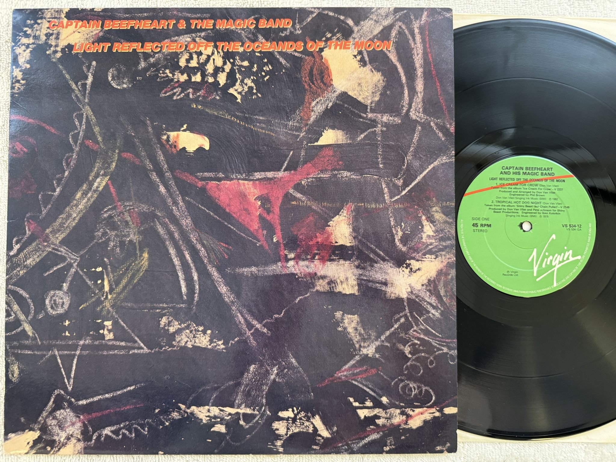 Omslagsbild för skivan CAPTAIN BEEFHEART Light Reflected Off The Oceands Of The Moon 12"EP -82 UK