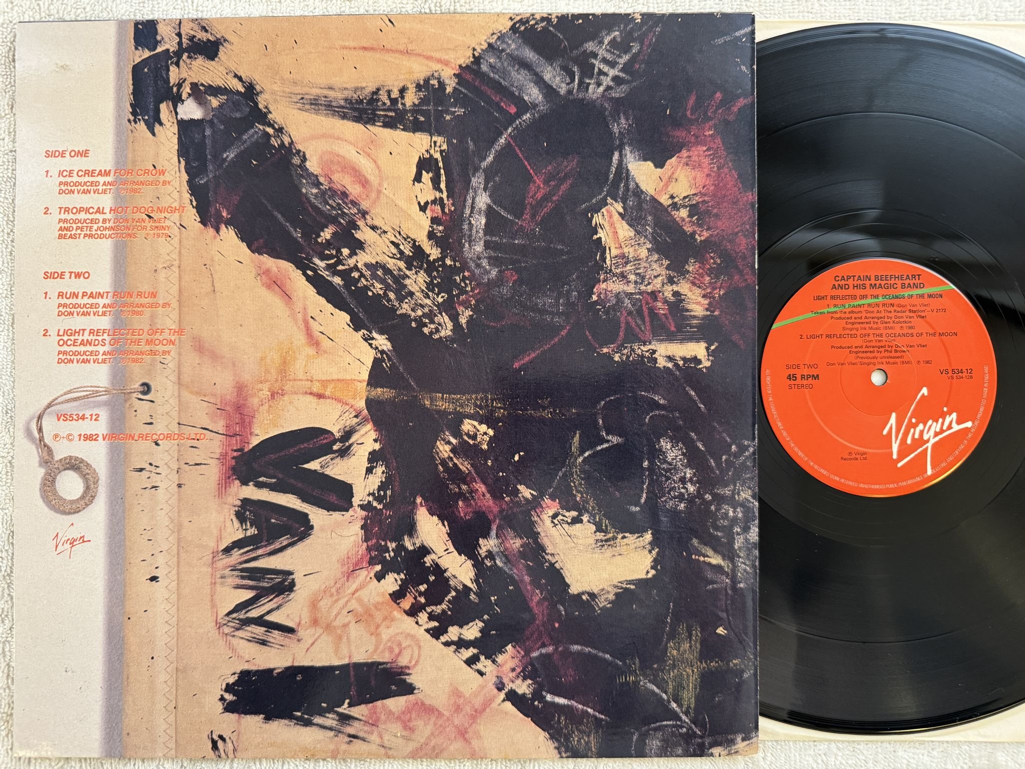 Omslagsbild för skivan CAPTAIN BEEFHEART Light Reflected Off The Oceands Of The Moon 12"EP -82 UK