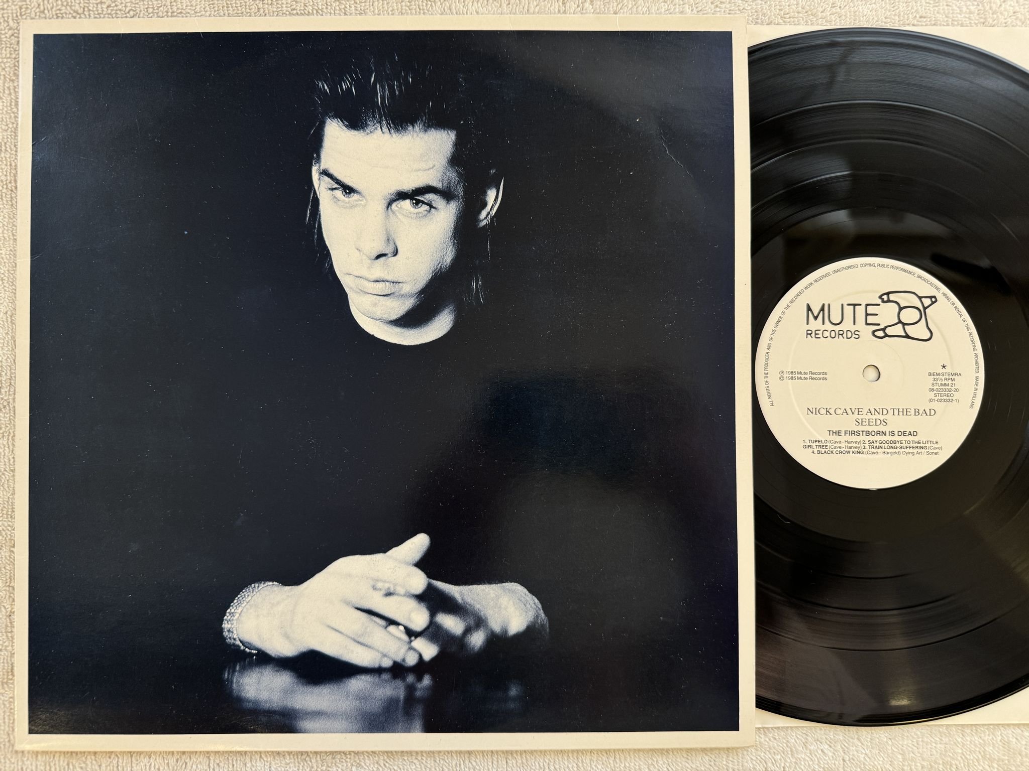 Omslagsbild för skivan NICK CAVE & THE BAD SEEDS the firstborn is dead LP -85 Hol MUTE STUMM 21