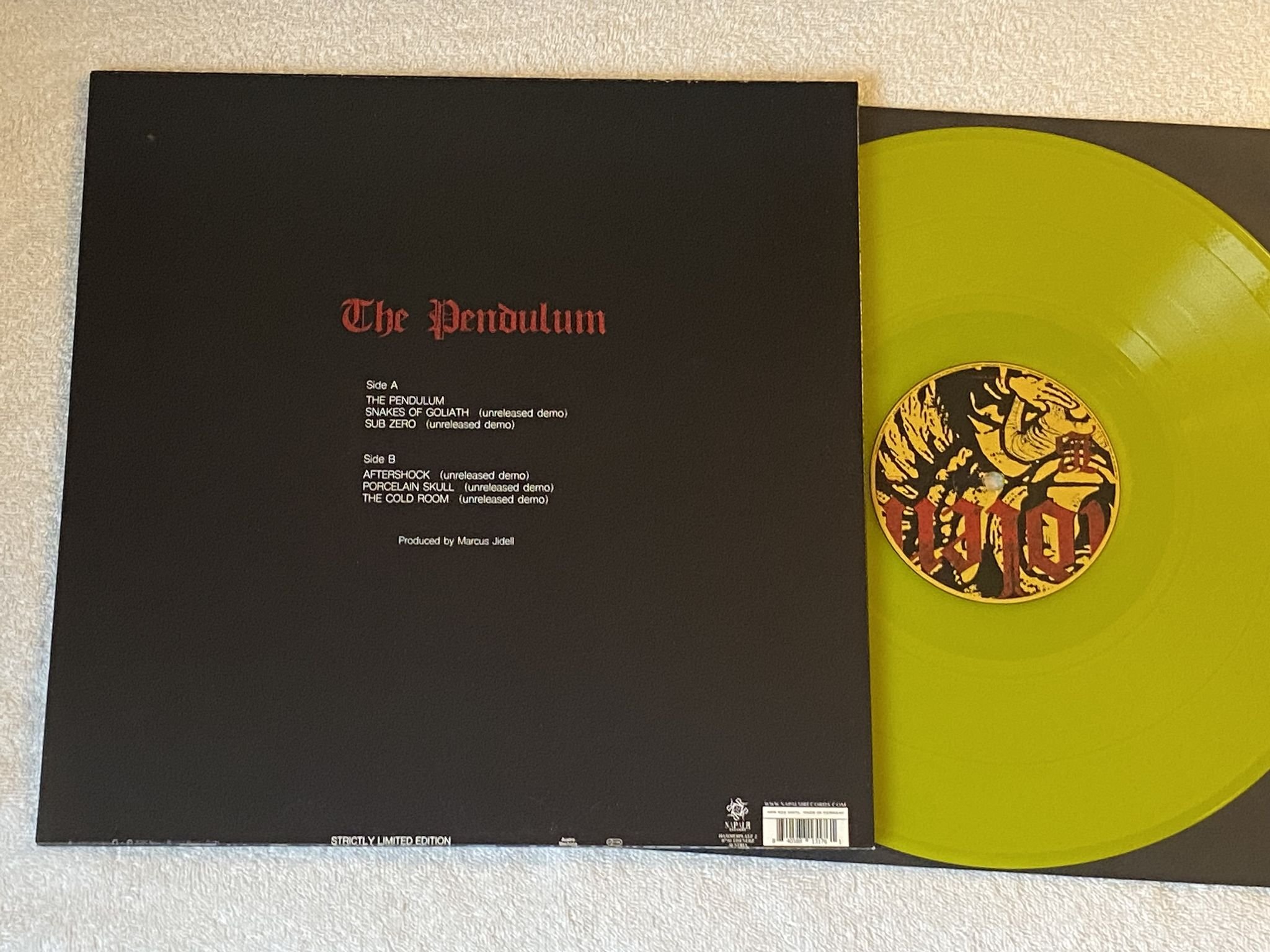 Omslagsbild för skivan CANDLEMASS the pendulum LP 2020 Swe NAPALM NPR 932 VINYL ** SIGNED COVER **