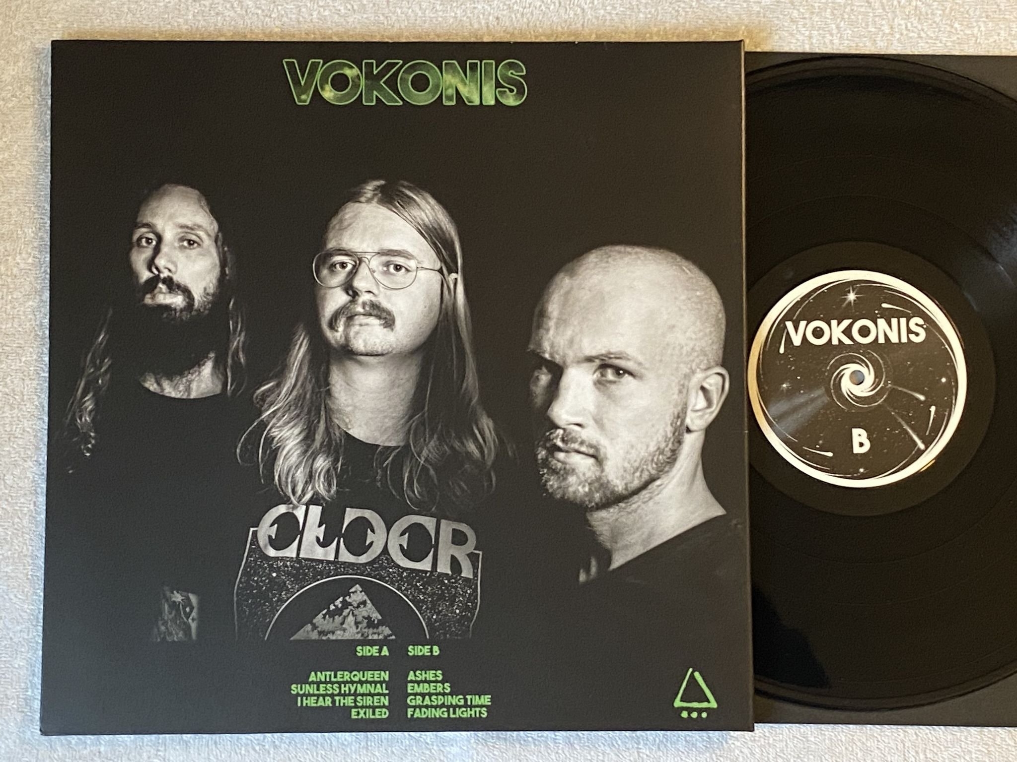 Omslagsbild för skivan VOKONIS grasping time LP 2019 THE SIGN TRL017