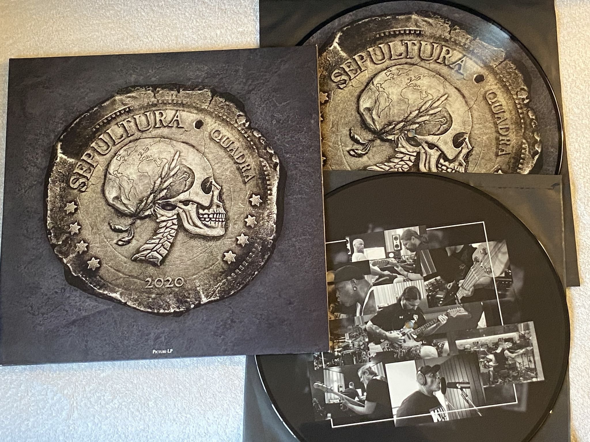 Omslagsbild för skivan SEPULTURA Quadra 2xLP 2020 NUCLEAR BLAST 27361 51574 ** Picture Disc **