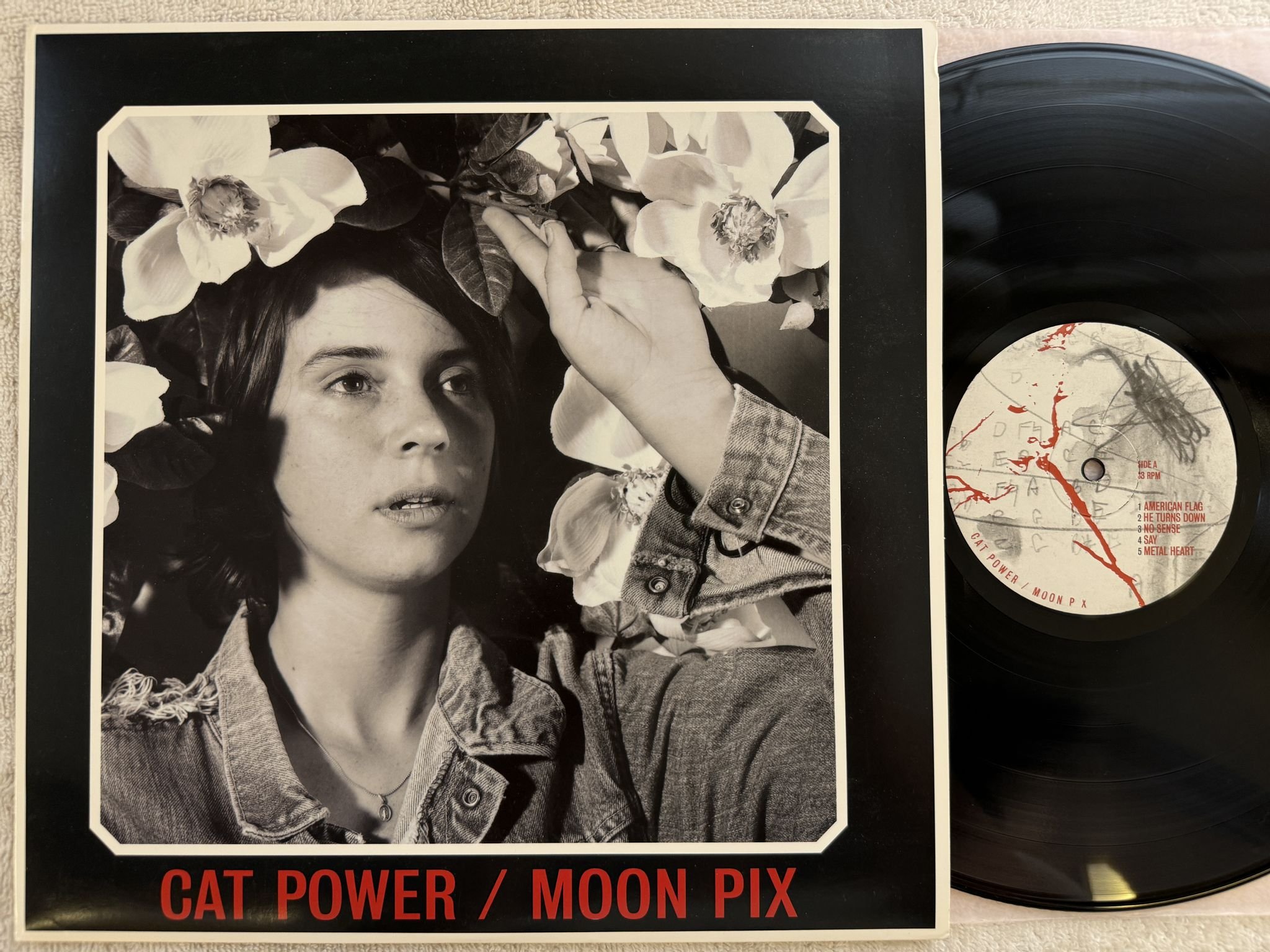 Omslagsbild för skivan CAT POWER Moon Pix LP re 2007 US 180 gram MATADOR OLE 286-1