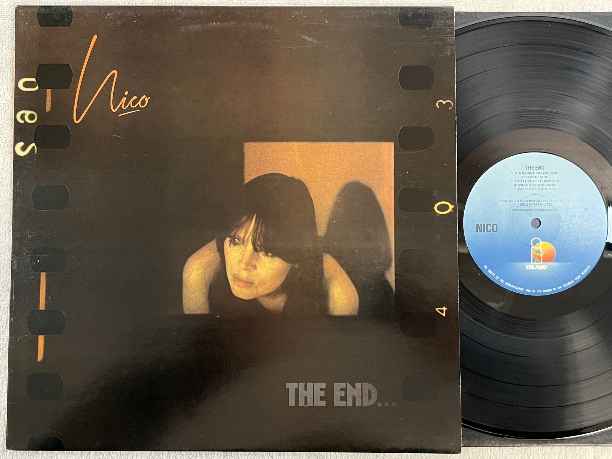 Omslagsbild för skivan NICO the end LP re UK ISLAND ILPS 9311