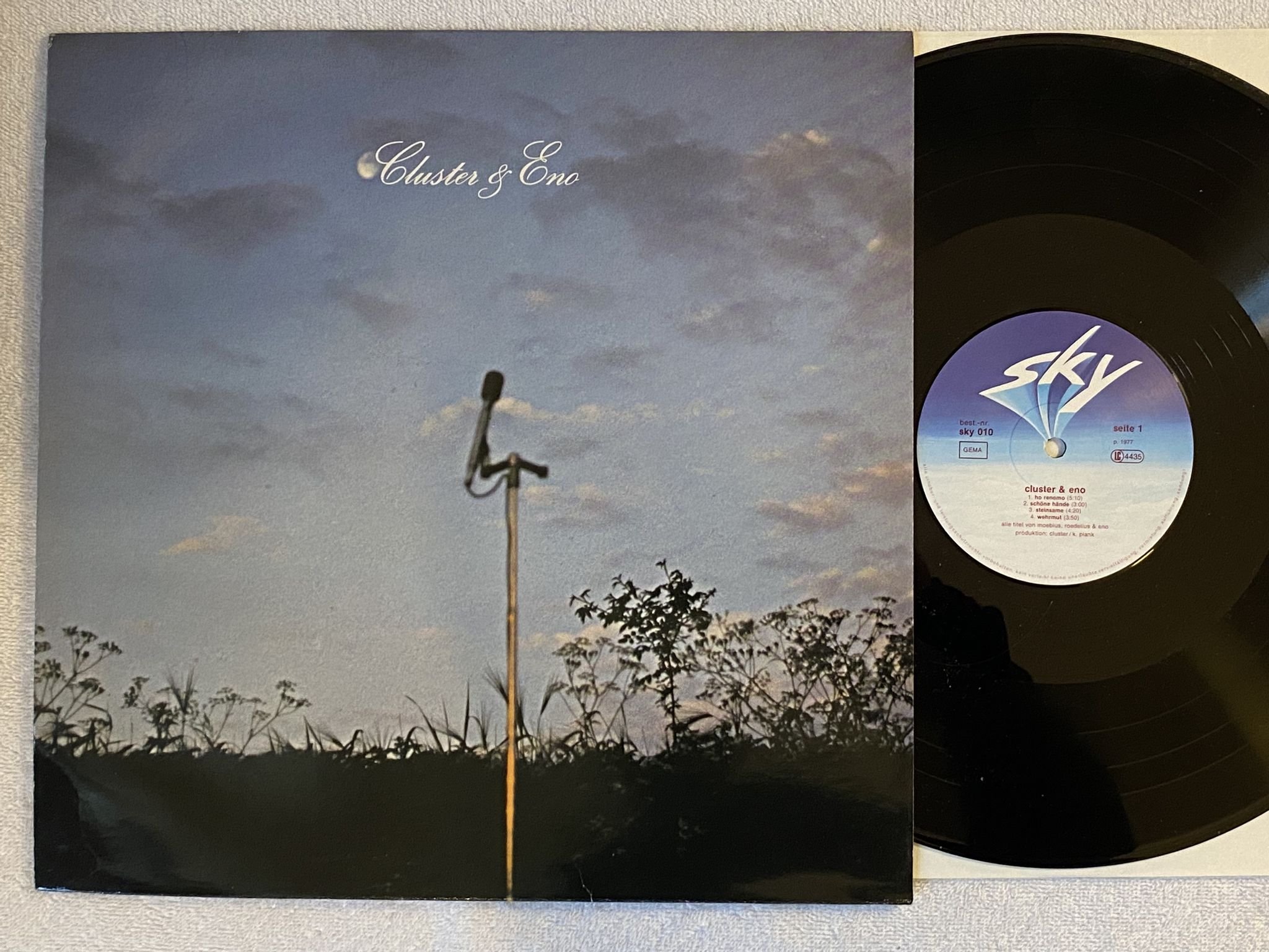 Omslagsbild för skivan CLUSTER & ENO s/t LP -77 Ger SKY sky 010 *** AMBIENT ***