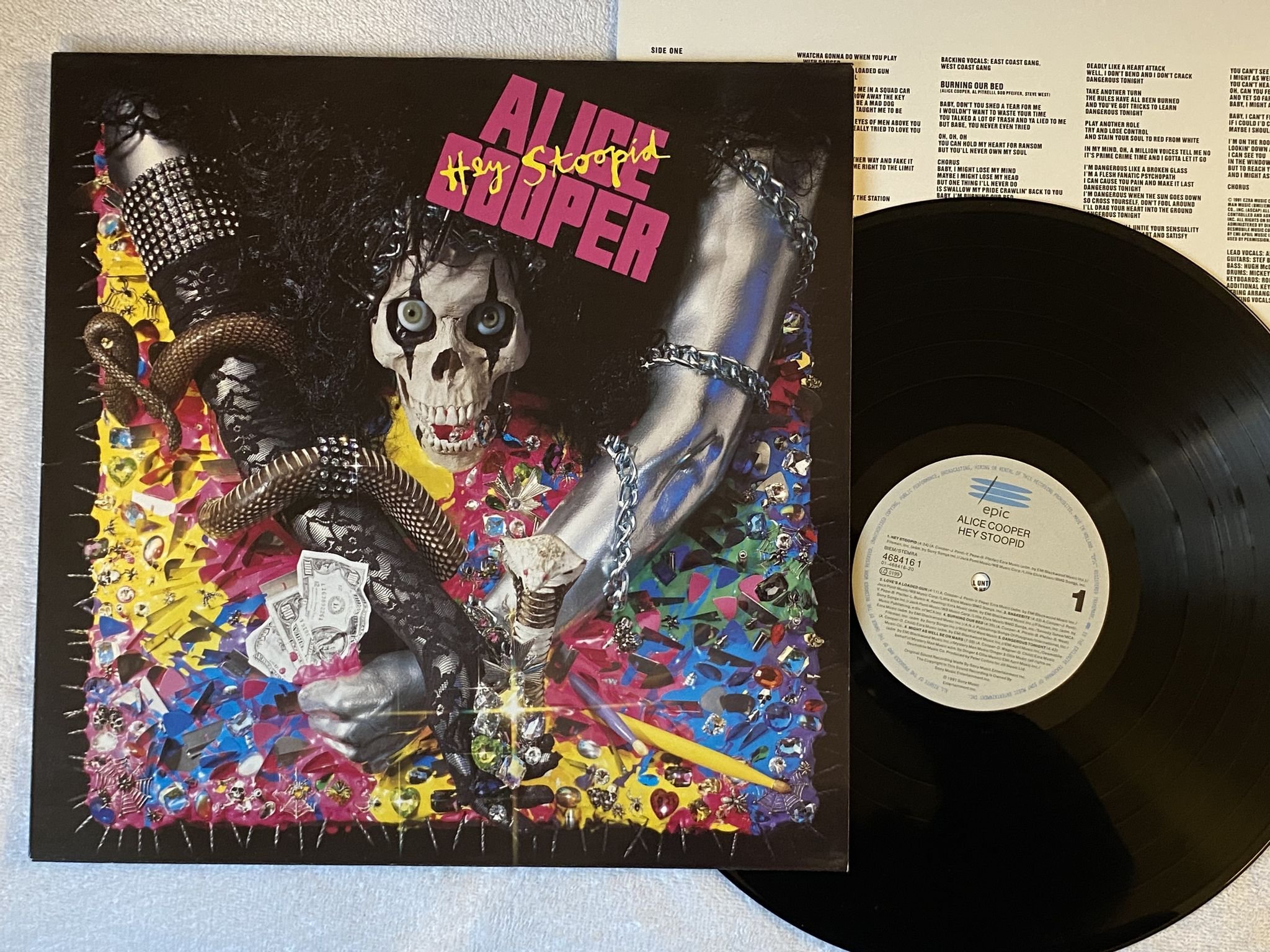 Omslagsbild för skivan ALICE COOPER hey stoopid LP -91 Hol EPIC 4684161
