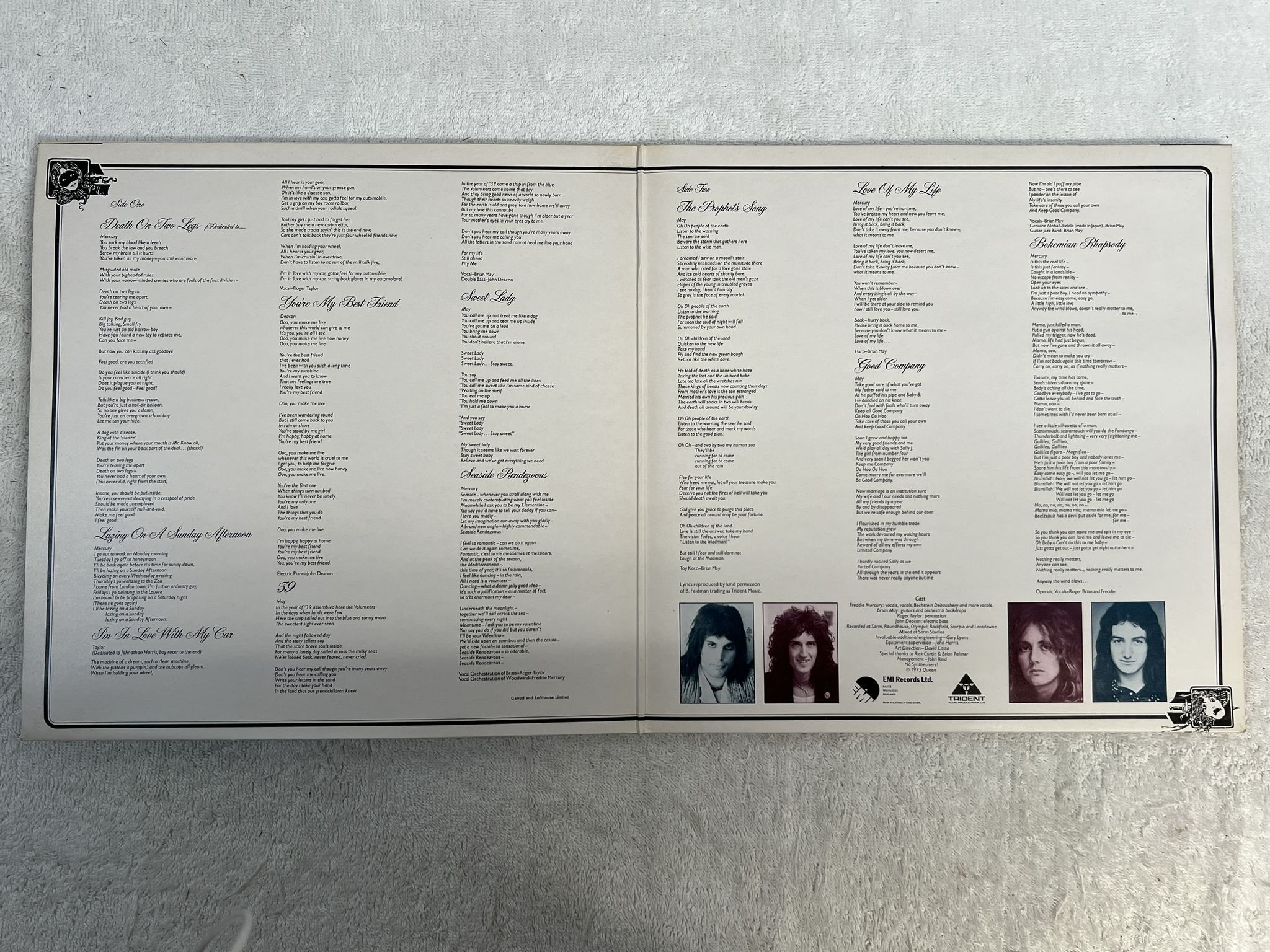 Omslagsbild för skivan QUEEN A night at the opera LP -75 UK EMI EMTC 103 *** Classic !! ***