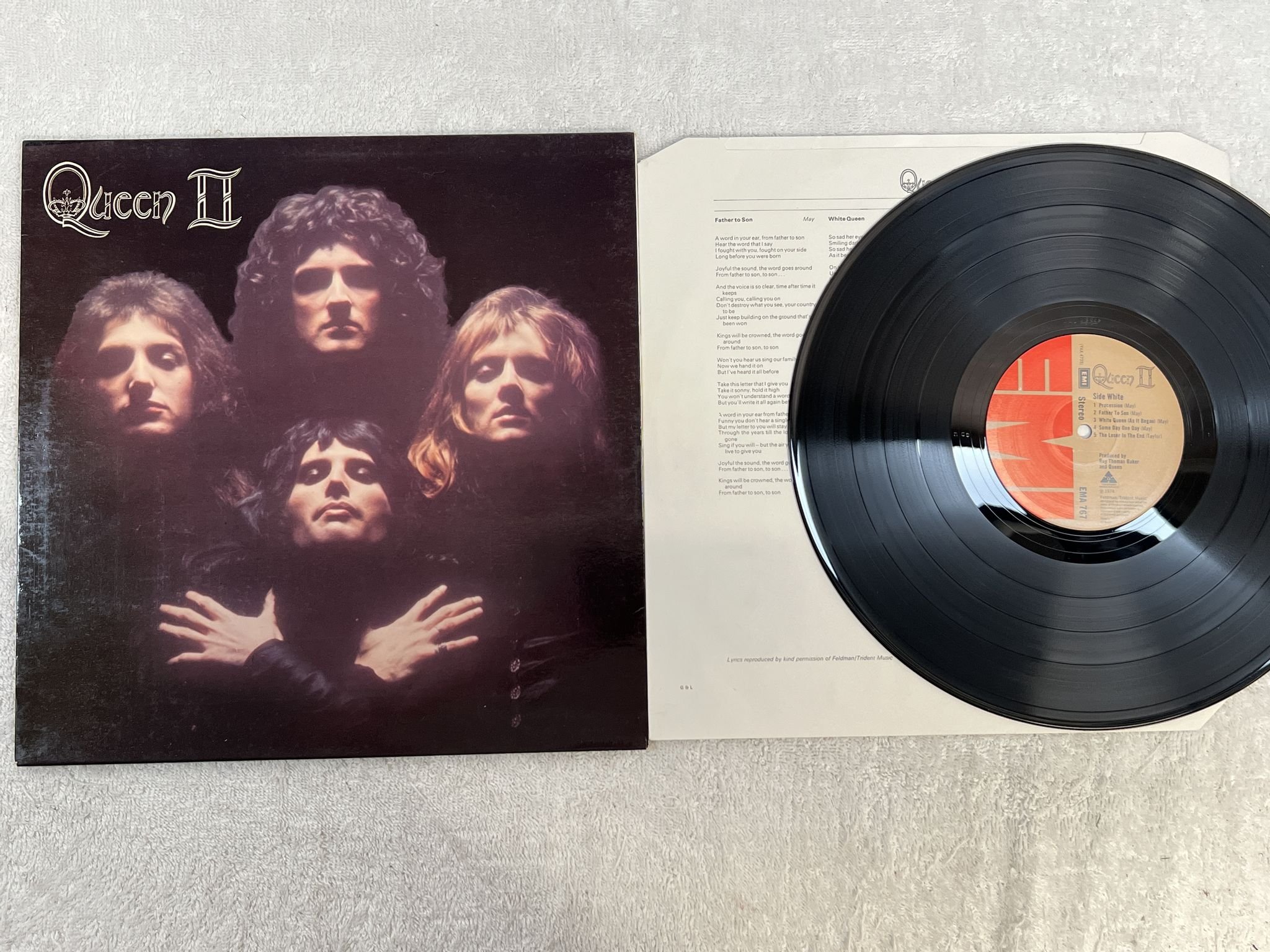 Omslagsbild för skivan QUEEN II LP -74 UK EMI EMA 767