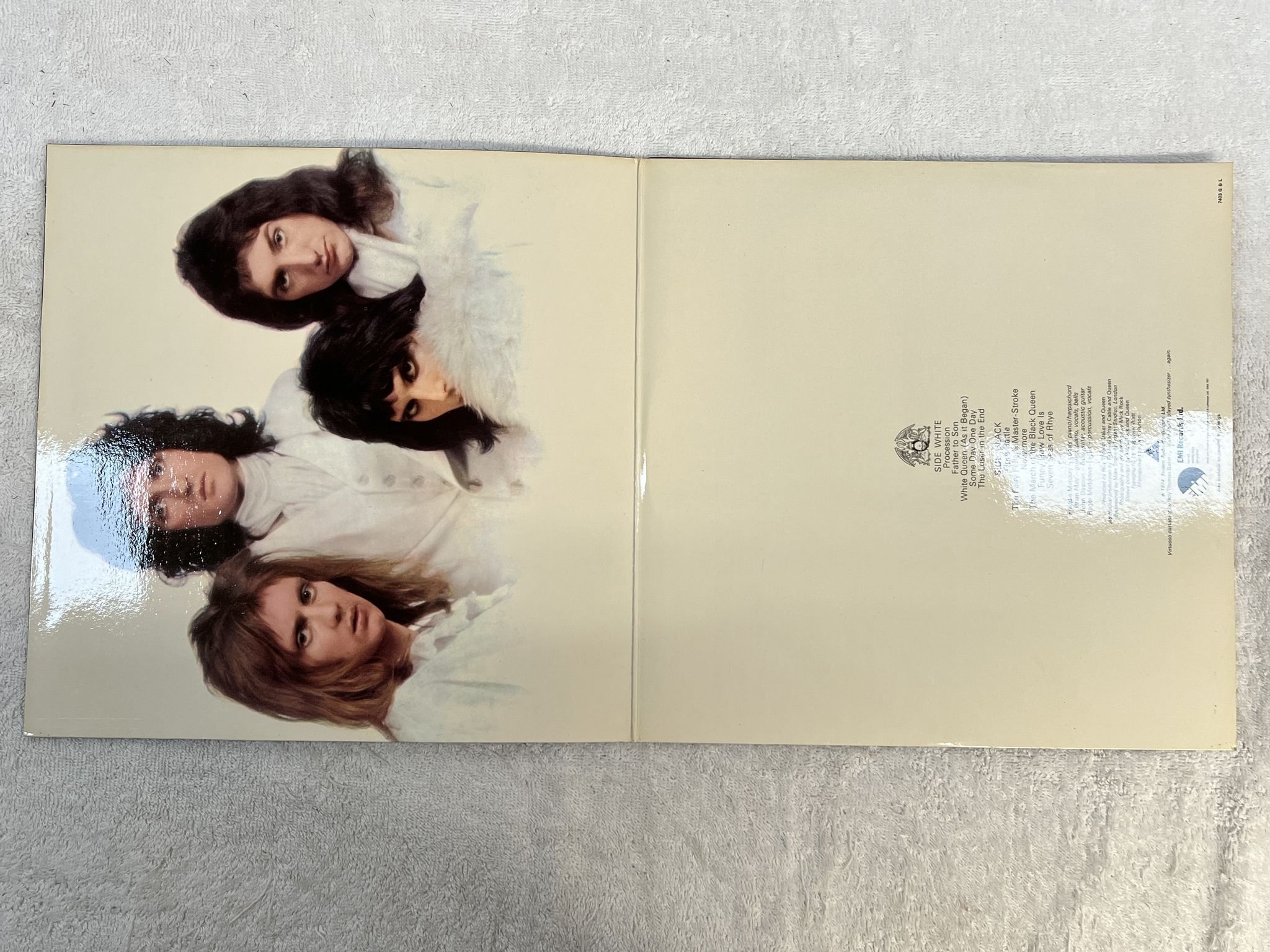 Omslagsbild för skivan QUEEN II LP -74 UK EMI EMA 767