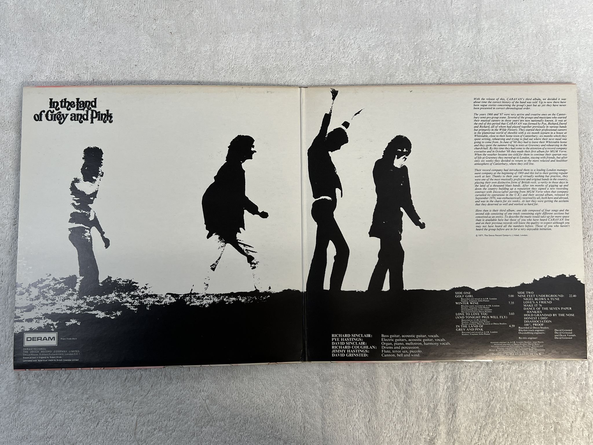 Omslagsbild för skivan CARAVAN in the land of grey and pink LP -71 UK DERAM SDL R1