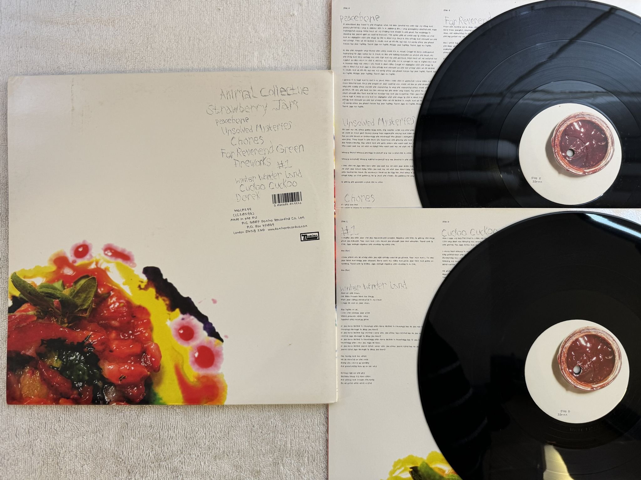 Omslagsbild för skivan ANIMAL COLLECTIVE Strawberry Jam 2xLP 2007 DOMINO WIGLP199