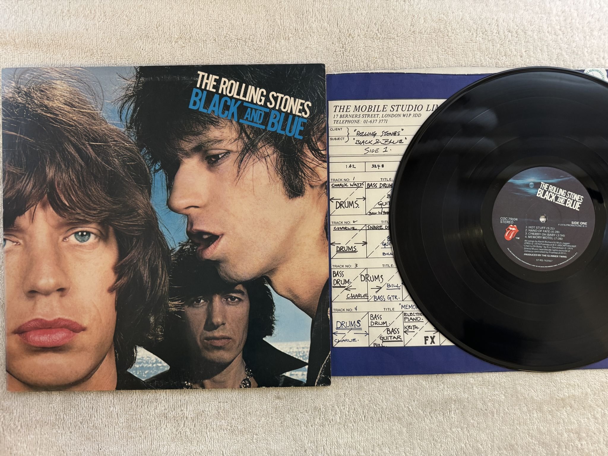 Omslagsbild för skivan ROLLING STONES black and blue LP -76 US COC 79104