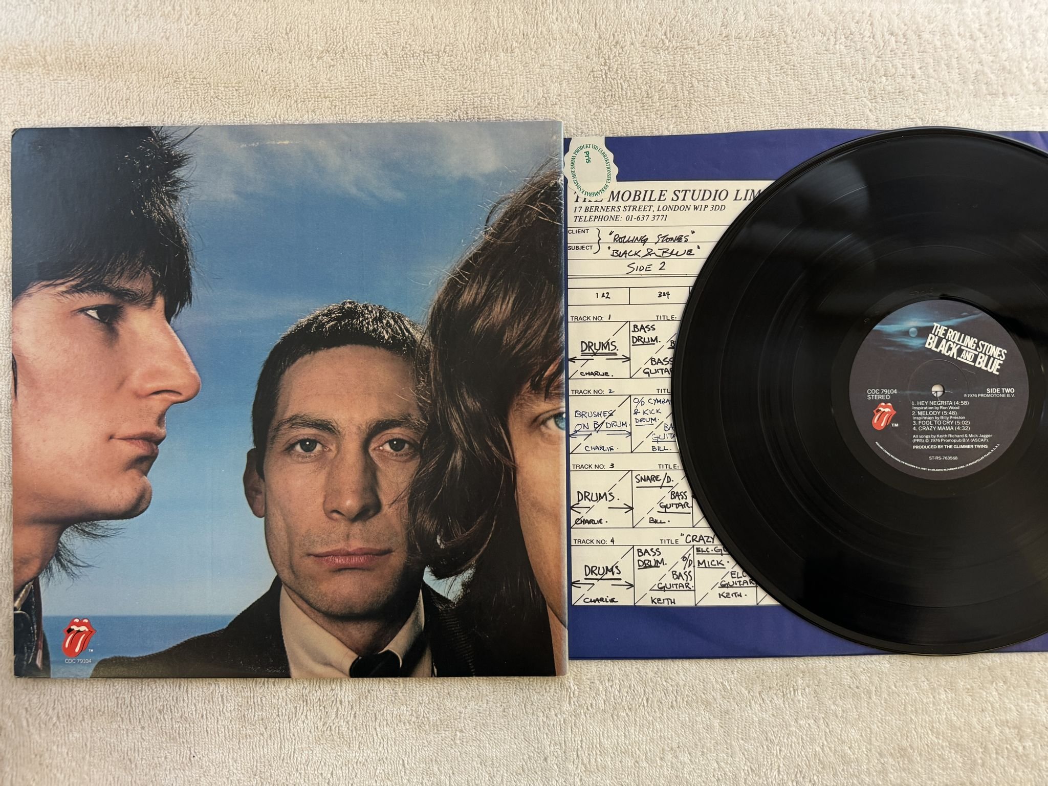 Omslagsbild för skivan ROLLING STONES black and blue LP -76 US COC 79104