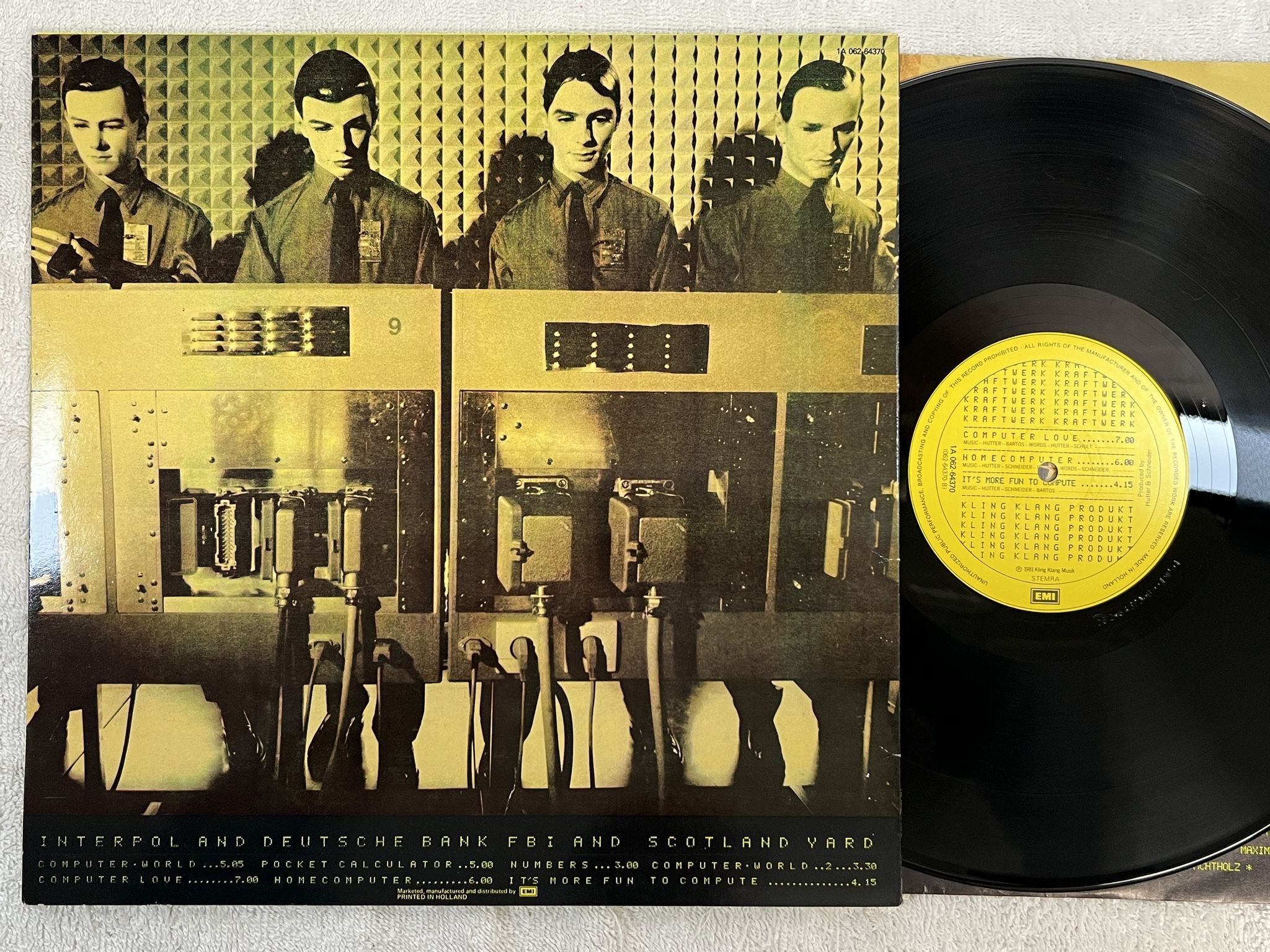 Omslagsbild för skivan KRAFTWERK computer world LP -81 Hol EMI 1A 062-64370