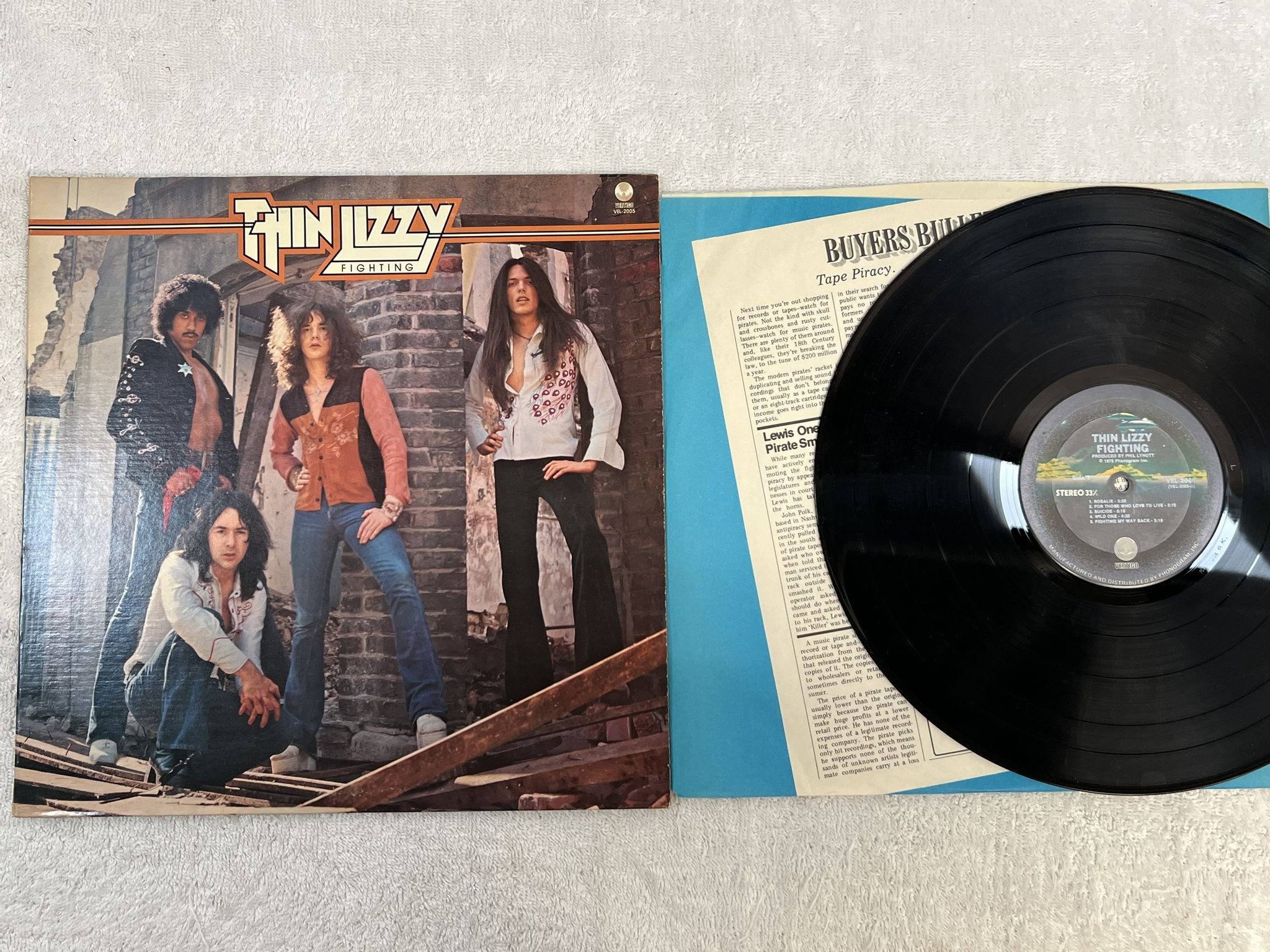 Omslagsbild för skivan THIN LIZZY fighting LP -75 US VERTIGO VEL-2005