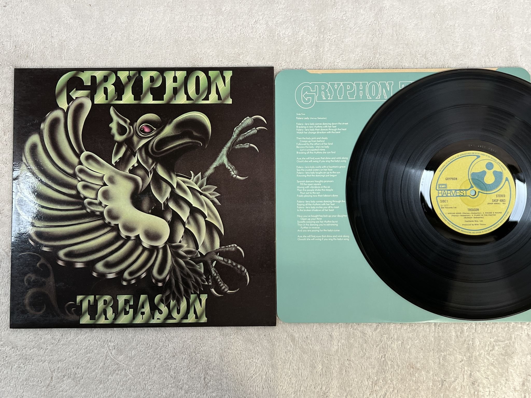 Omslagsbild för skivan GRYPHON Treason LP -77 UK HARVEST SHSP 4063