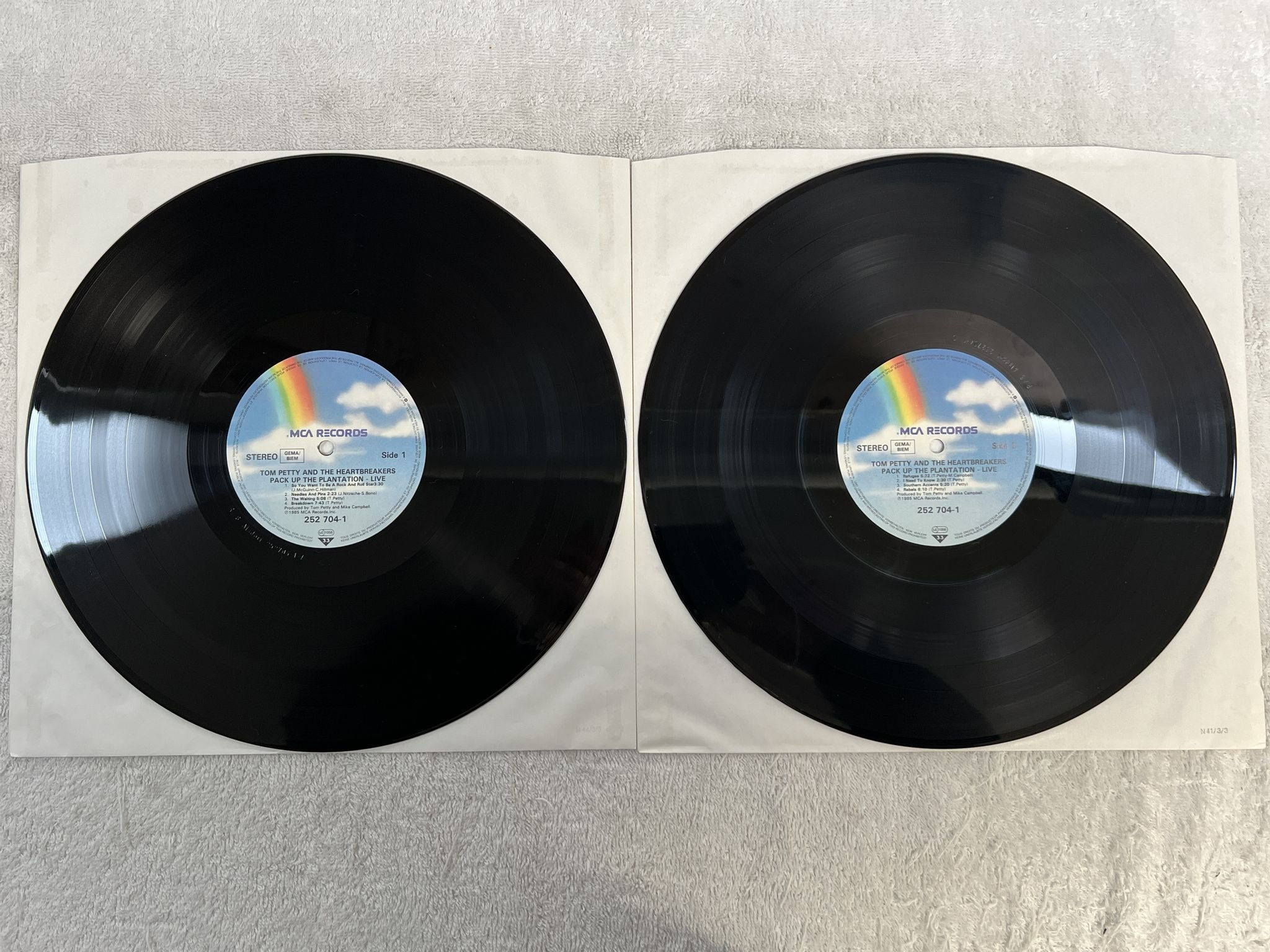 Omslagsbild för skivan TOM PETTY & THE HEARTBREAKERS Pack Up The Plantation Live 2xLP -85 MCA 252704-1