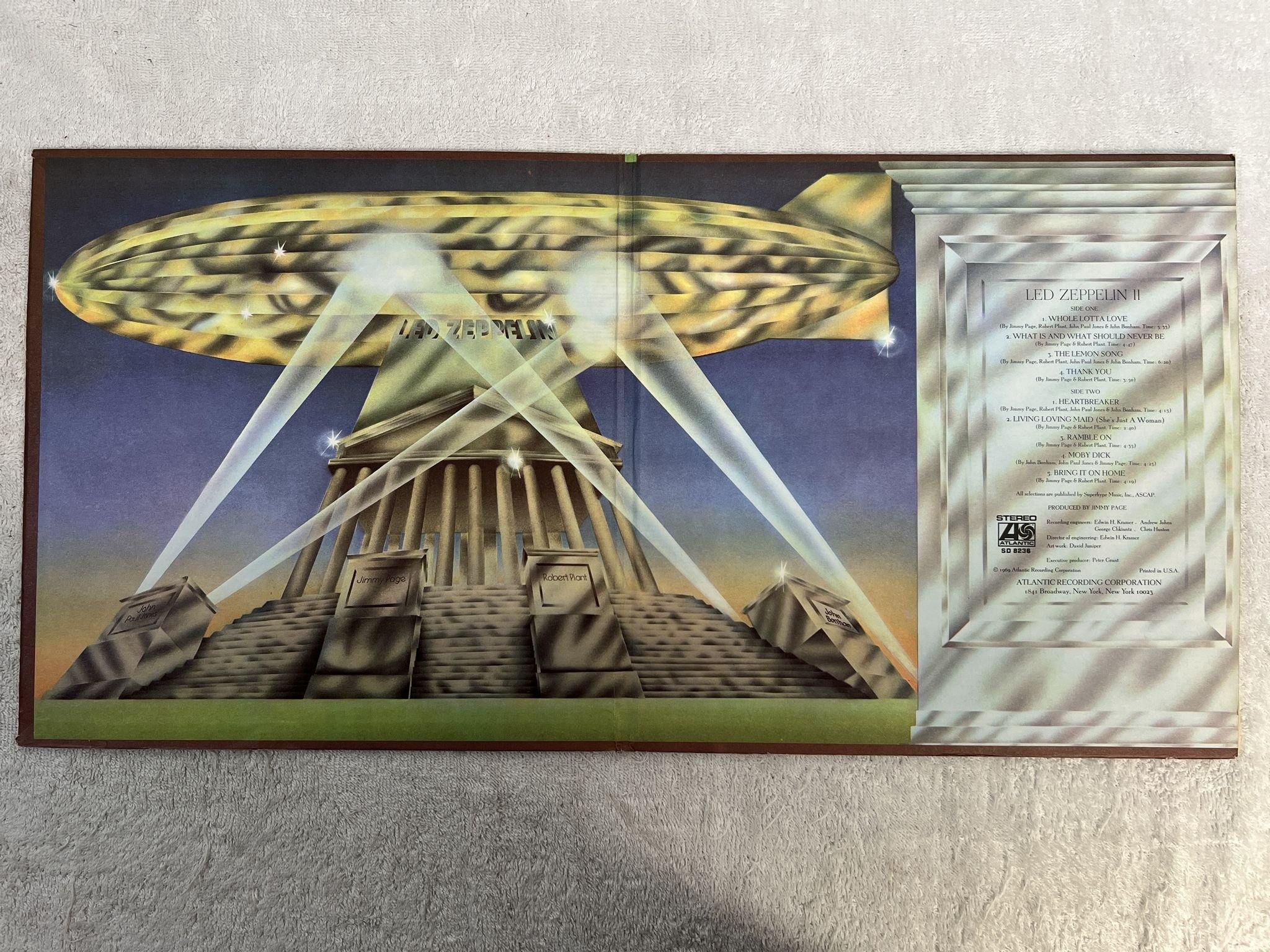 Omslagsbild för skivan LED ZEPPELIN II LP US ATLANTIC SD 8236