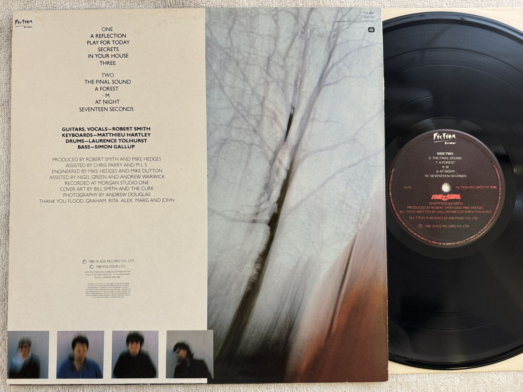 Omslagsbild för skivan THE CURE seventeen seconds LP -80 ncb FICTION FIX 004