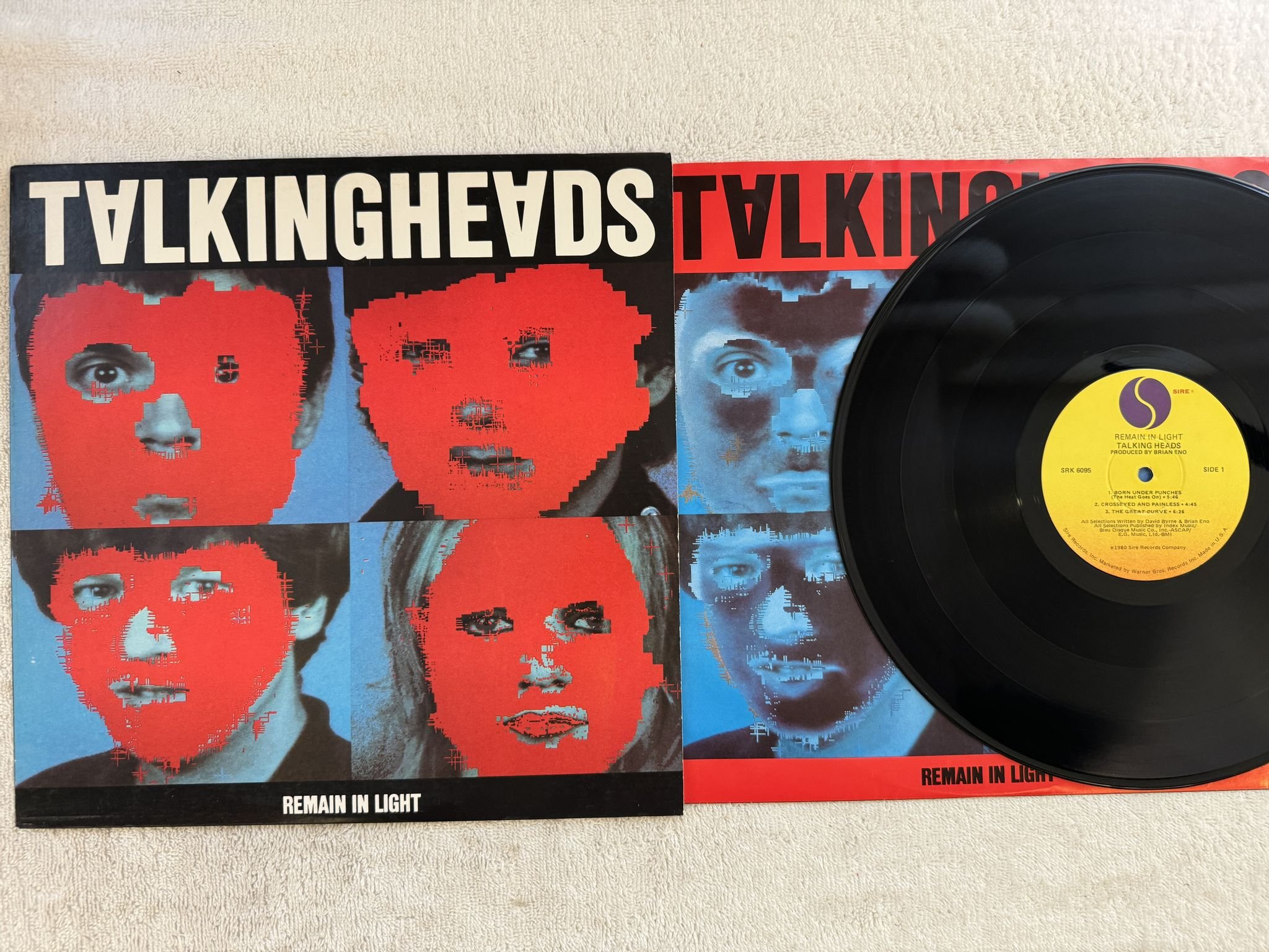 Omslagsbild för skivan TALKING HEADS remain in light LP -80 US SIRE SRK 6095