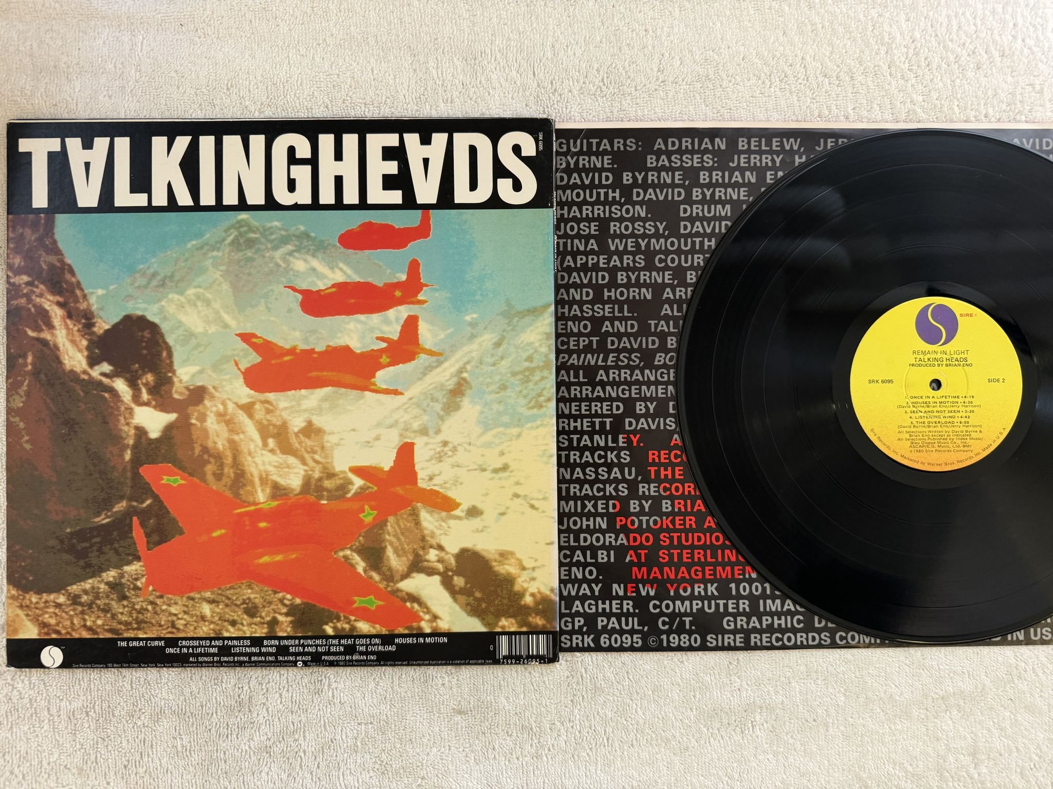 Omslagsbild för skivan TALKING HEADS remain in light LP -80 US SIRE SRK 6095