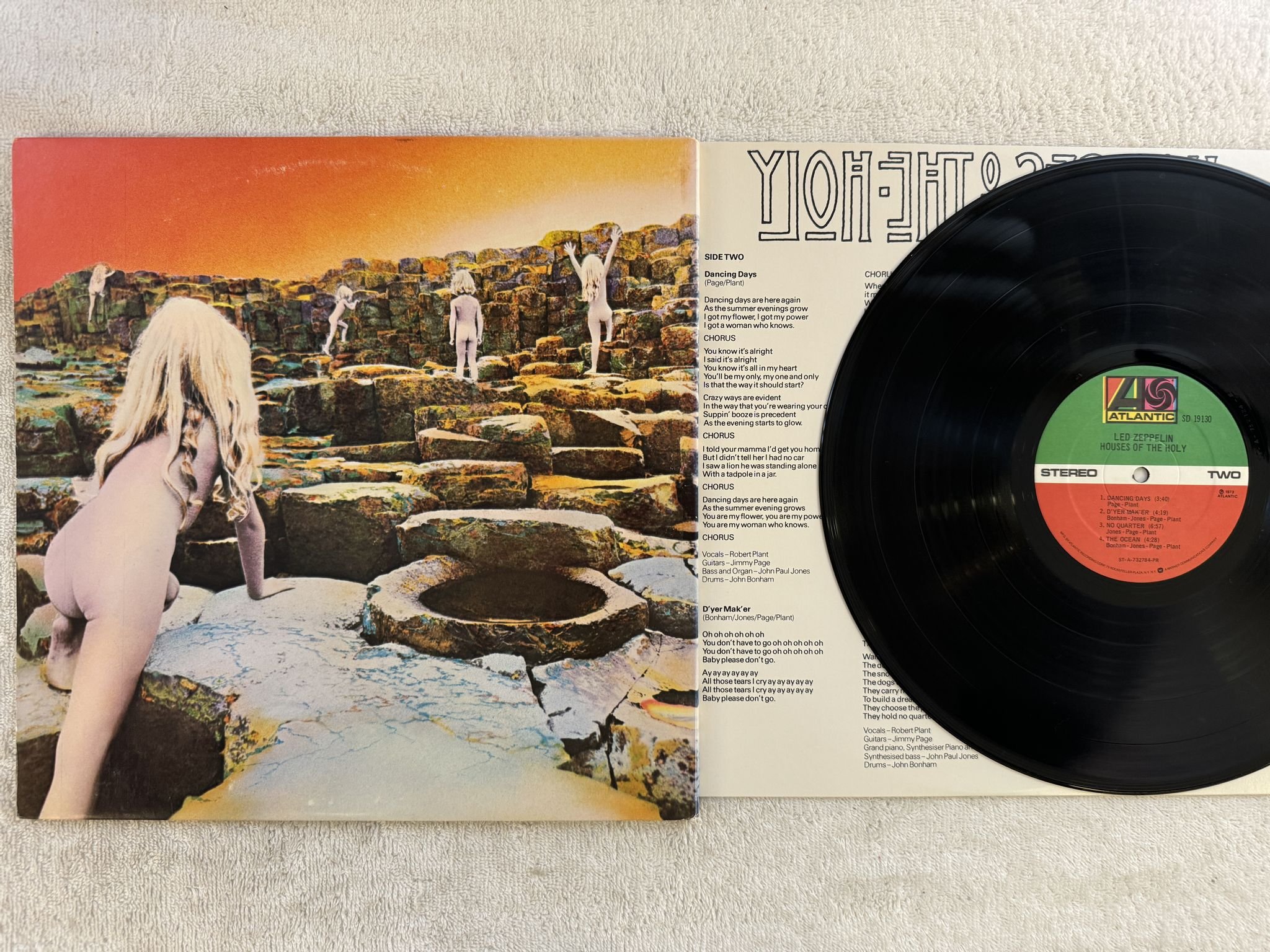 Omslagsbild för skivan LED ZEPPELIN houses of the holy LP -73 US ATLANTIC SD 19130